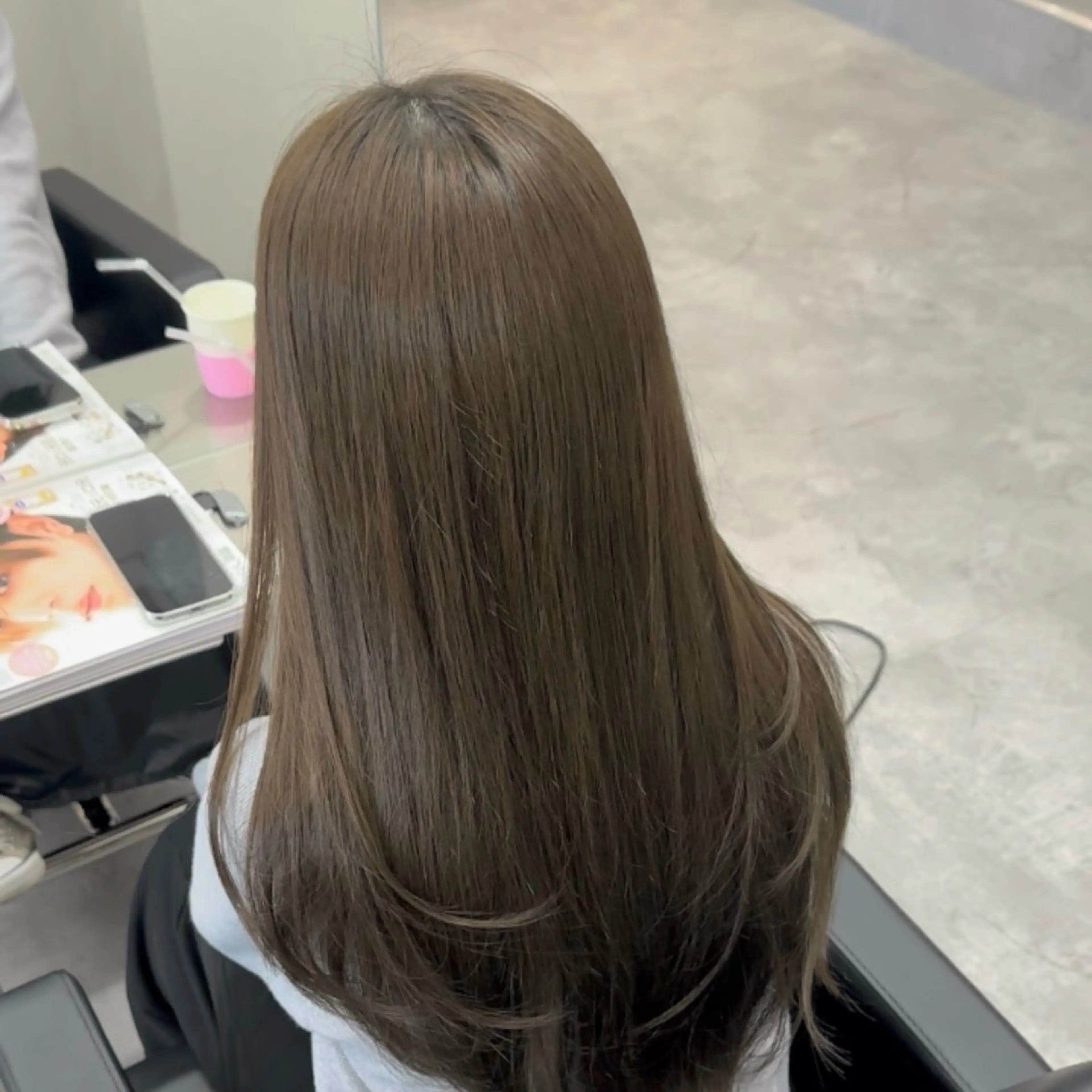 ロング 千秋 秀容のヘアスタイル