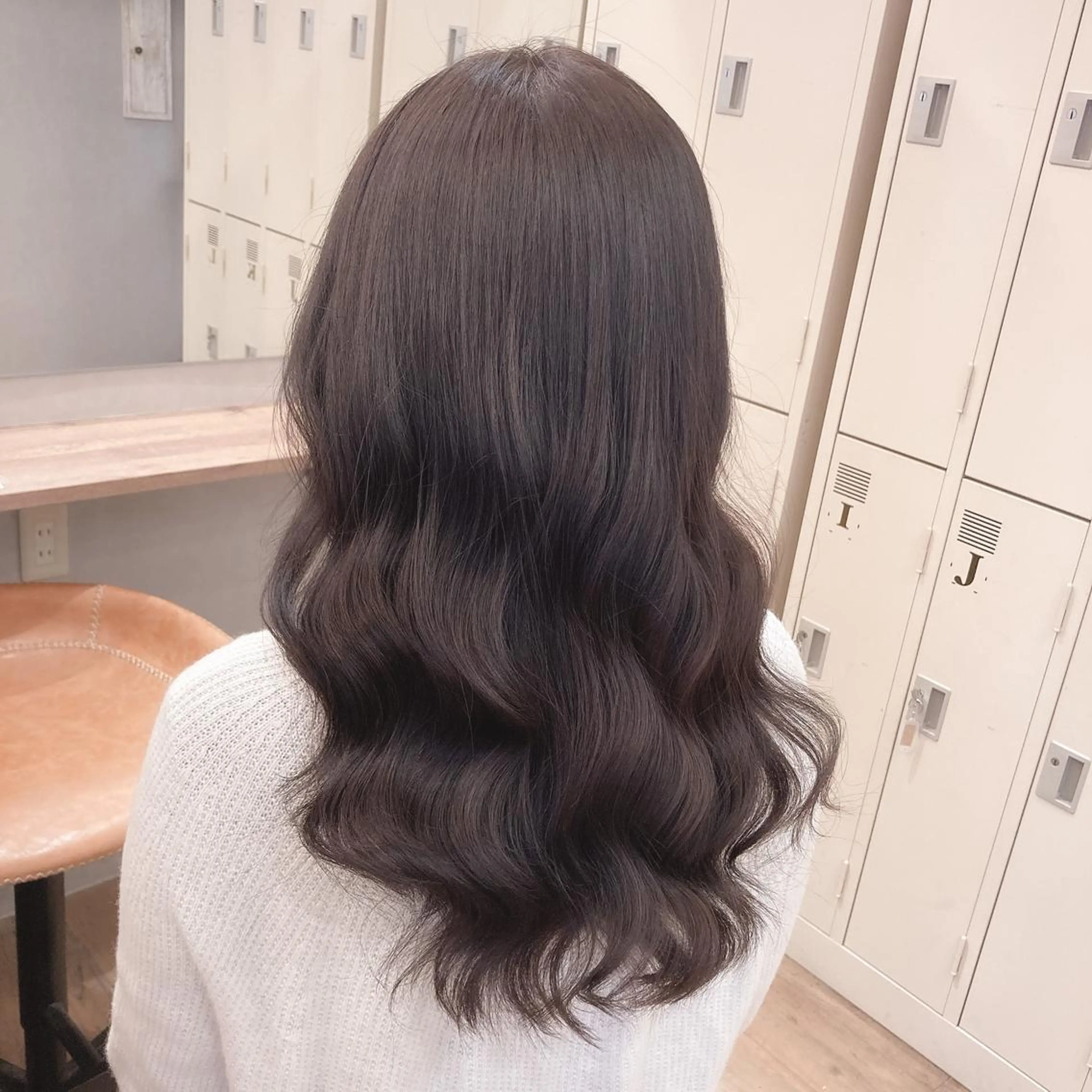 セミロング カラー 透明感カラー グレージュ ラベンダーカラー ラベンダーグレージュ ラベンダーグレー カット ヘアカラー トリートメント KAJI MANAMIのヘアスタイル