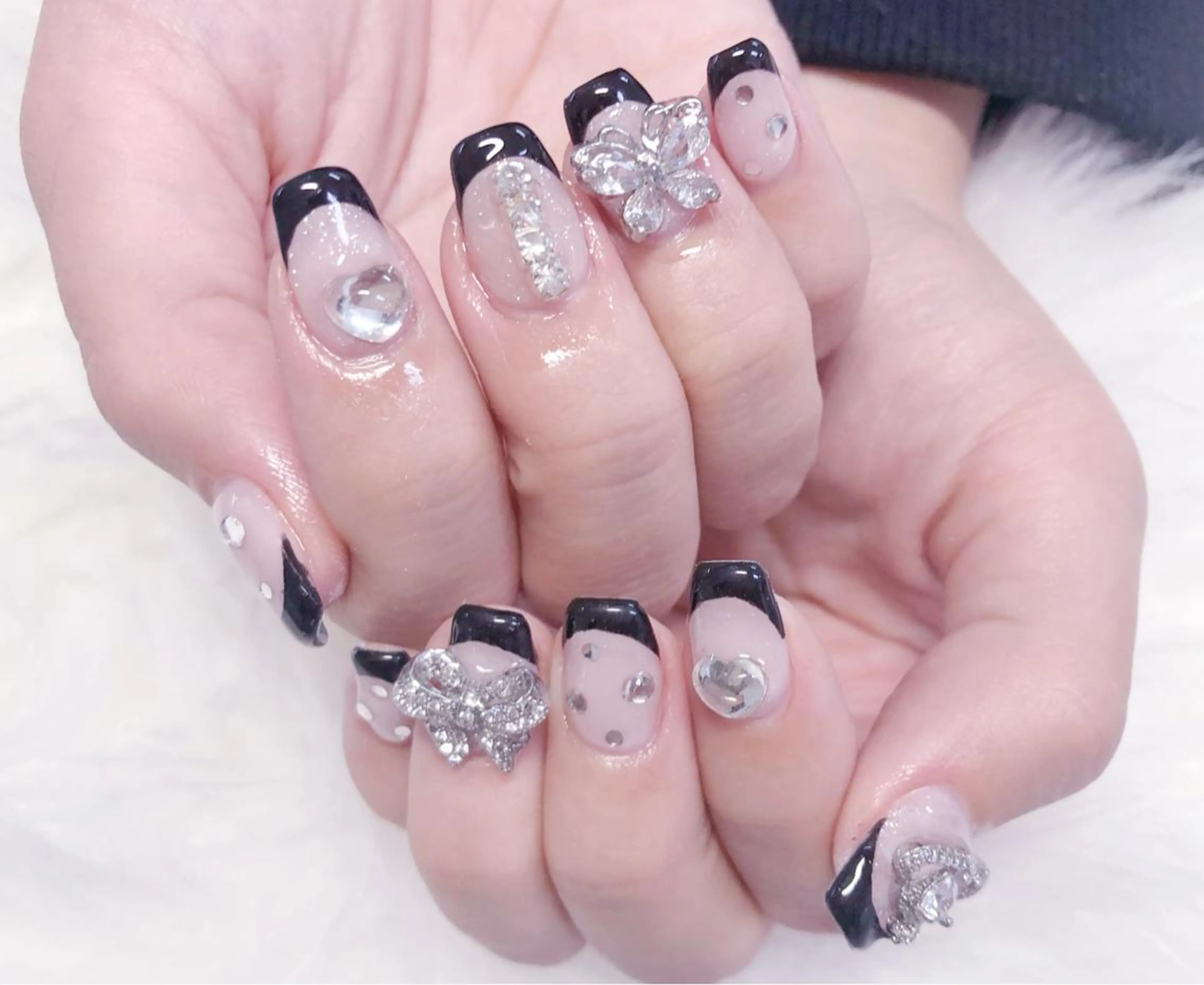 ショート ハンドネイル MoonNail ユリ🌸のネイルデザイン