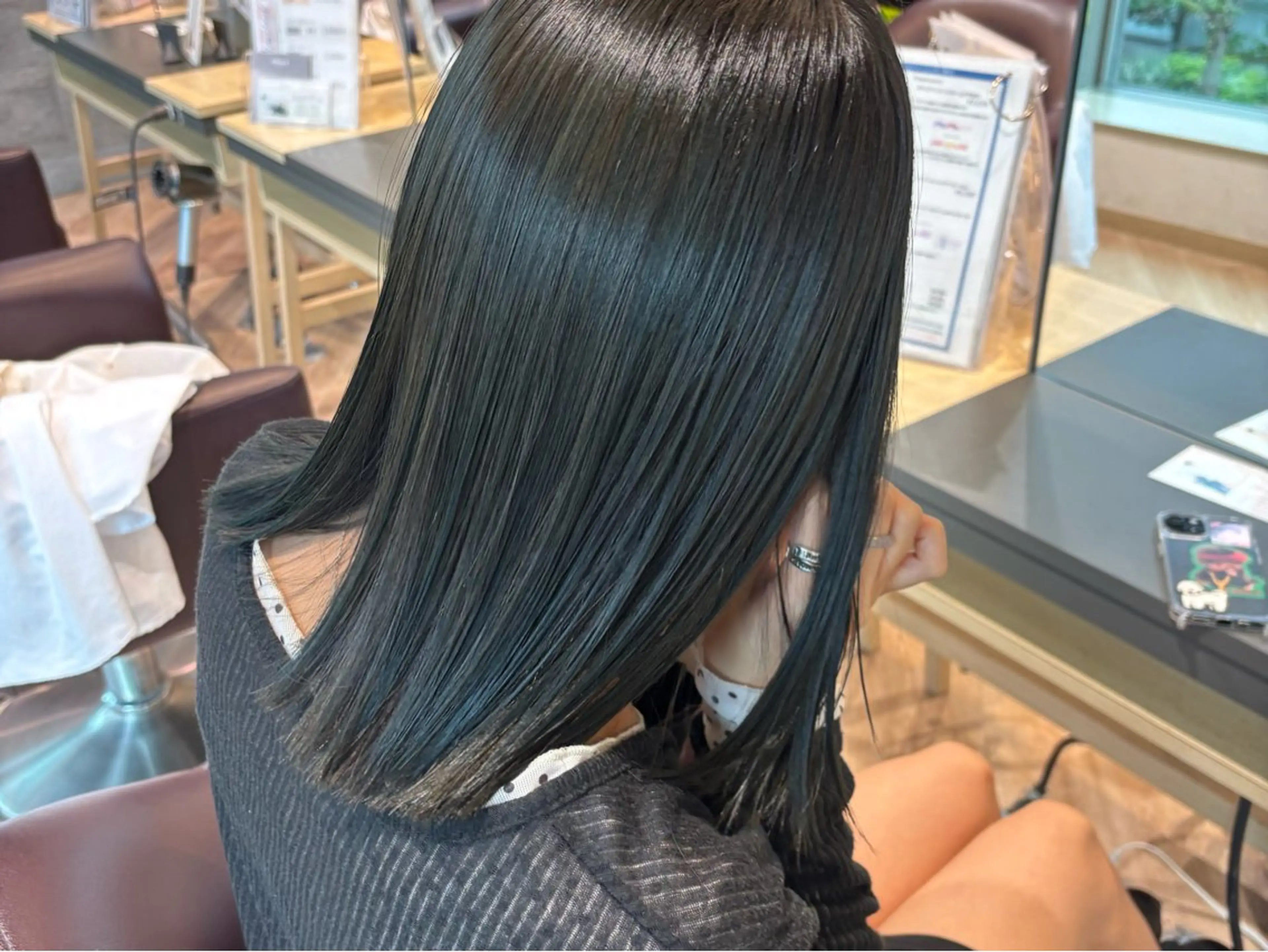 ミディアム カラー グレージュ オリーブグレージュ オリーブグレー カット ヘアカラー ゆい/パーマ/レイヤ ー/似合わせカラーのヘアスタイル