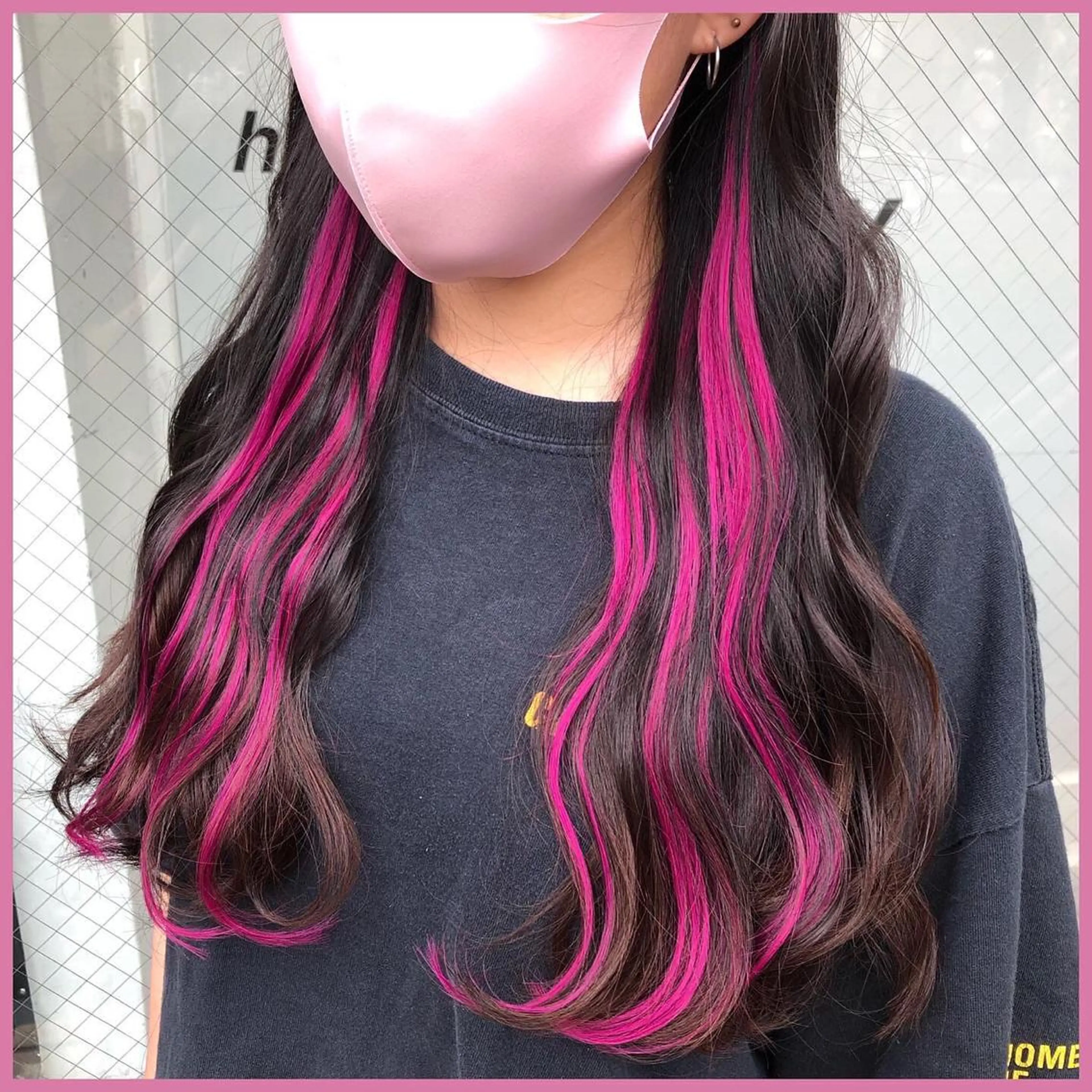 ロング カラー パーマ ヘアアレンジ 編み込みエクステ シールエクステ イヤリングカラー インナーカラー ピンクカラー カット エクステ ヘアセット 八巻 晴香のヘアスタイル