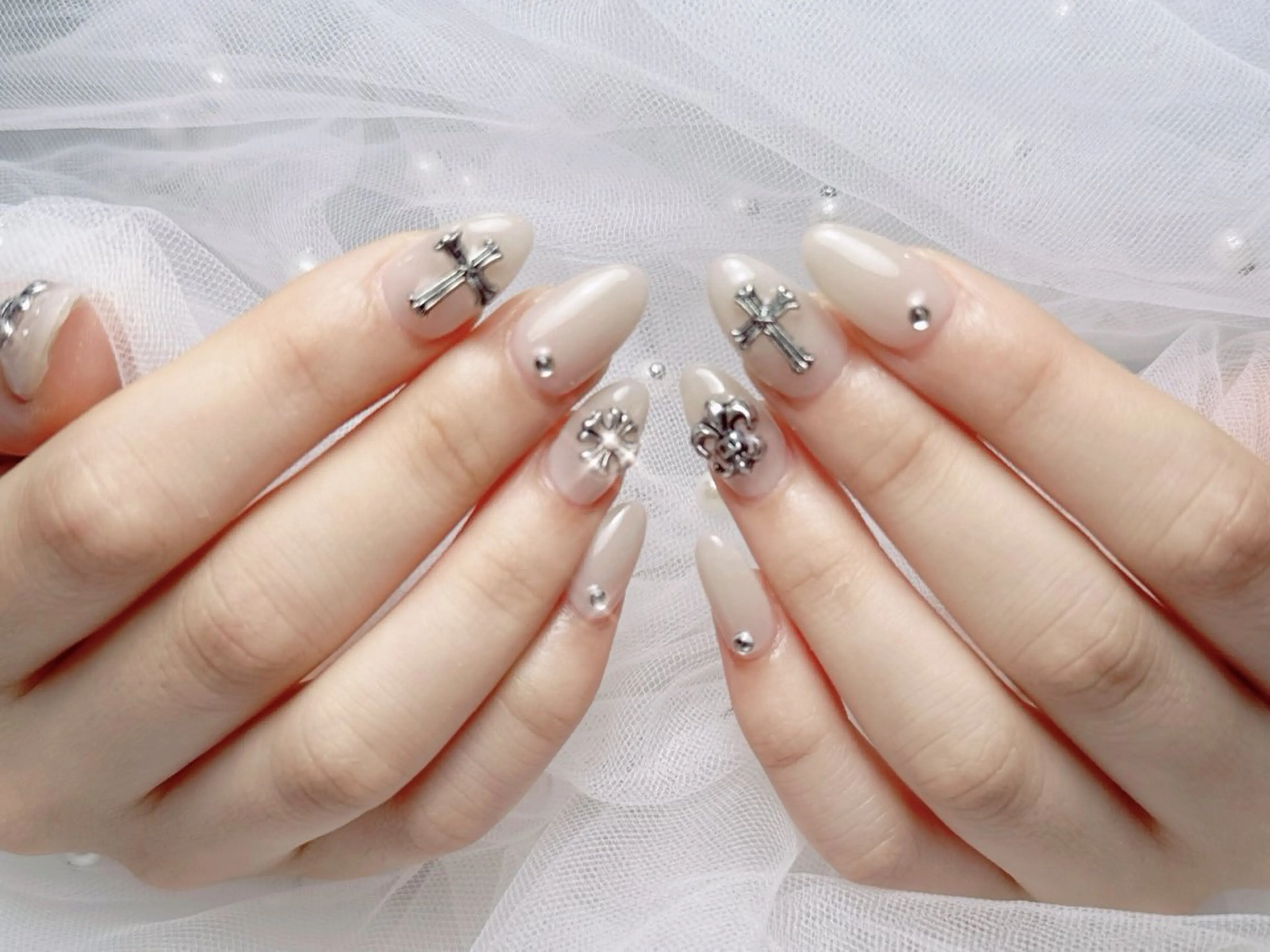 ネイル フレンチネイル ハート 韓国ネイル マグネットネイル マグネットフレンチ ハンドネイル ネイルサロン lotusのネイルデザイン