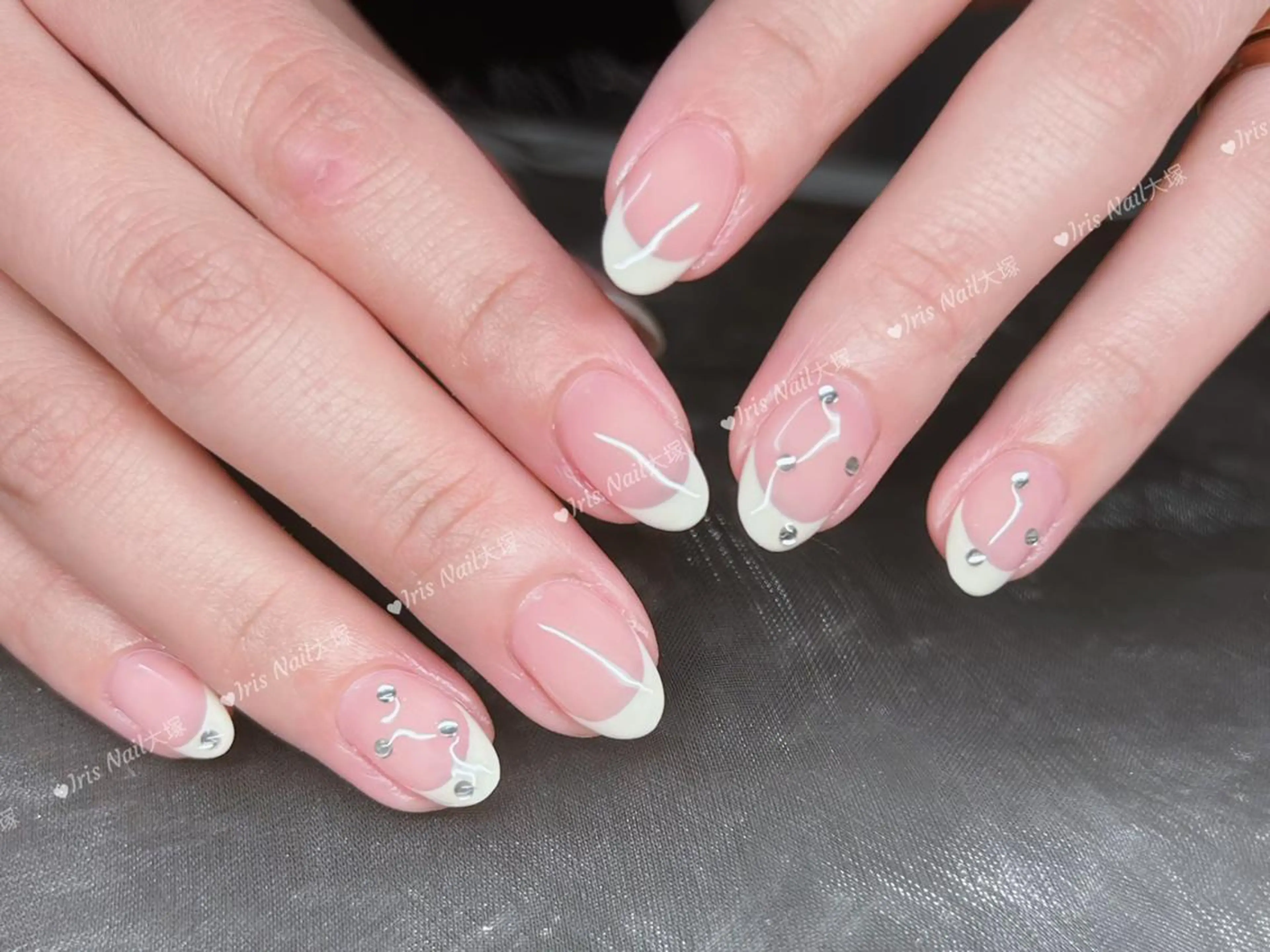 ネイル ストーンネイル ハンドネイル ハンドケア 🍒IRIS Nail🌸のネイルデザイン