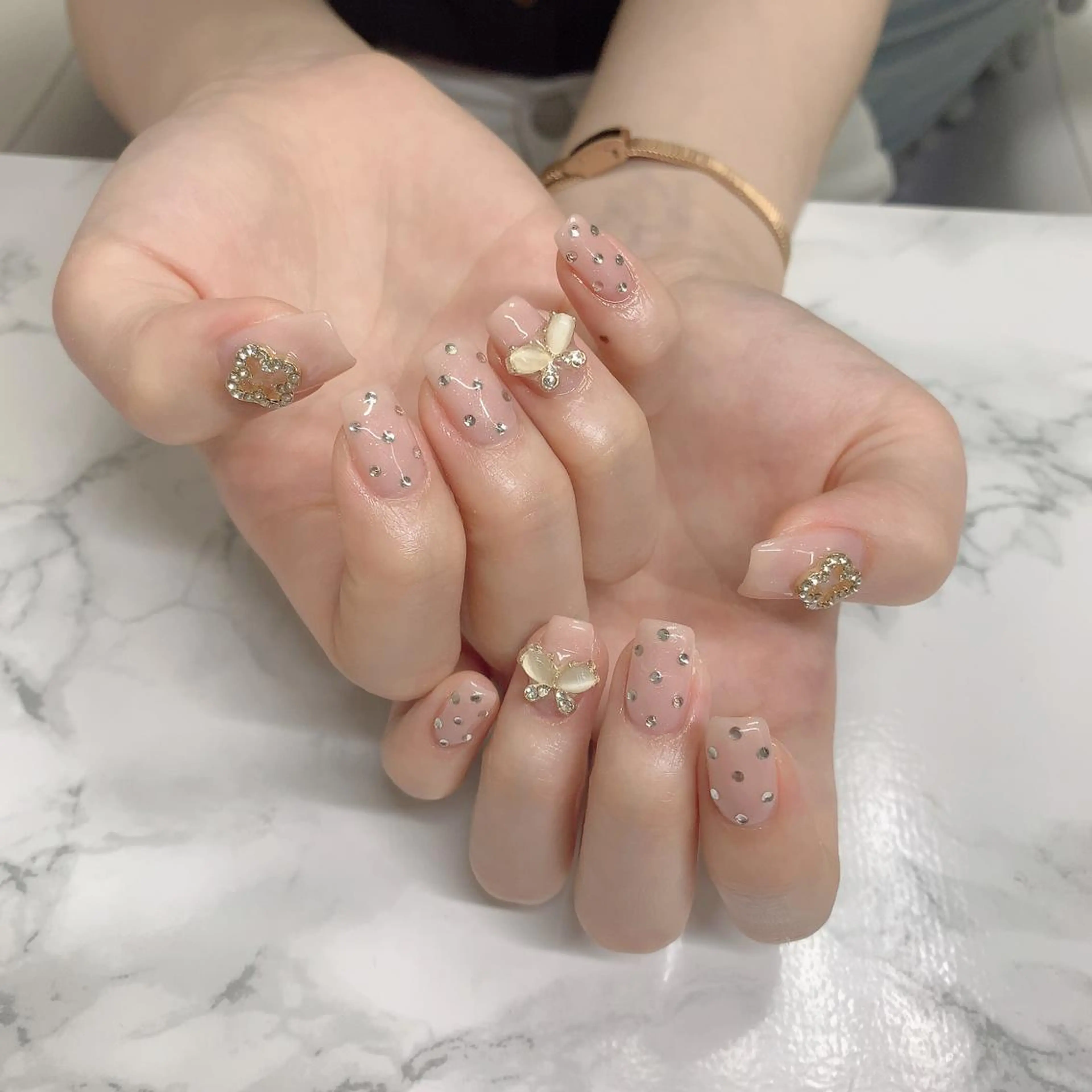 ネイル はな💎ネイル ワンホン、長さ出しのネイルデザイン