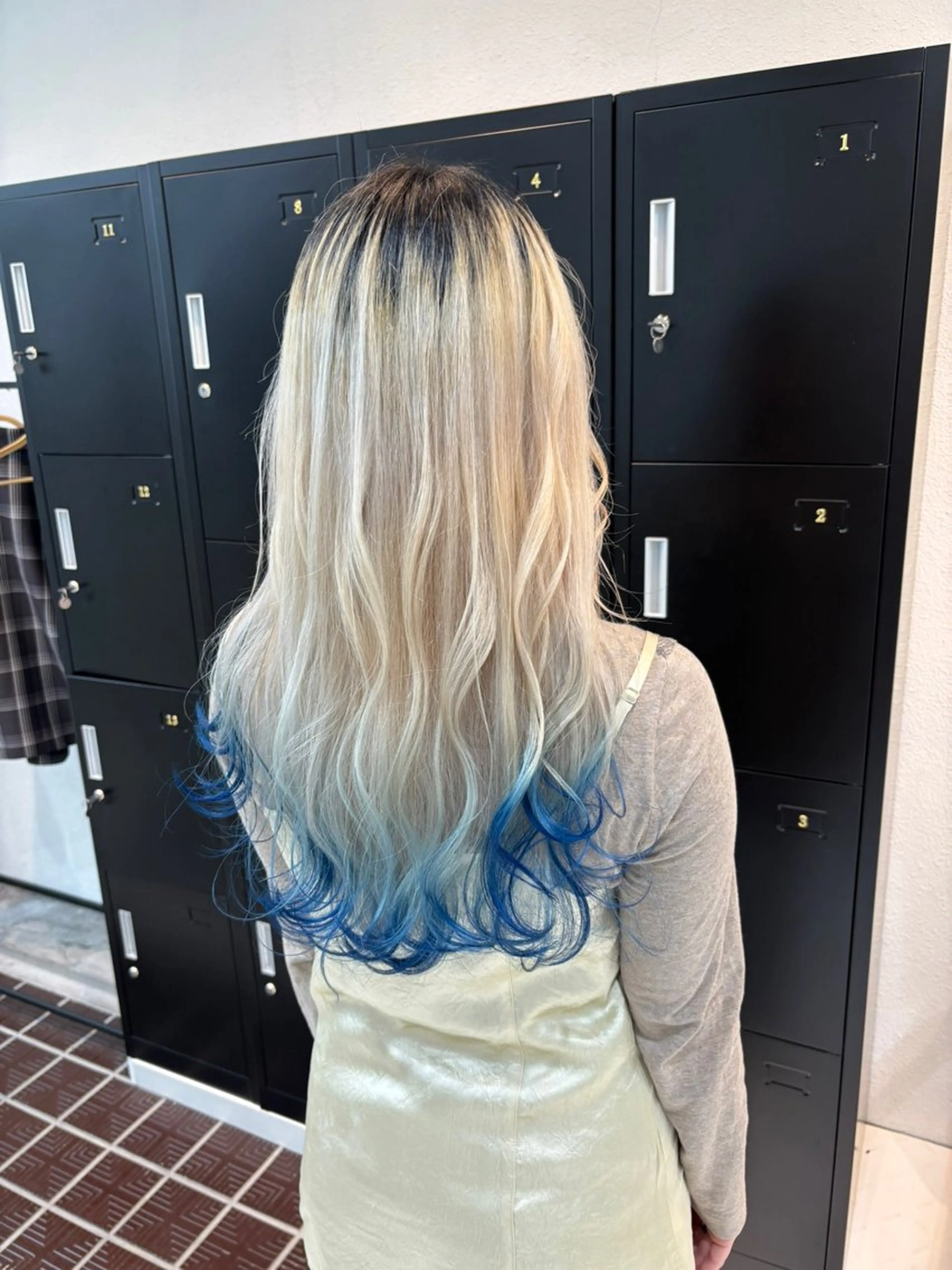 ロング カラー ハイトーン/レイヤー /ケアブリーチ石川治のヘアスタイル