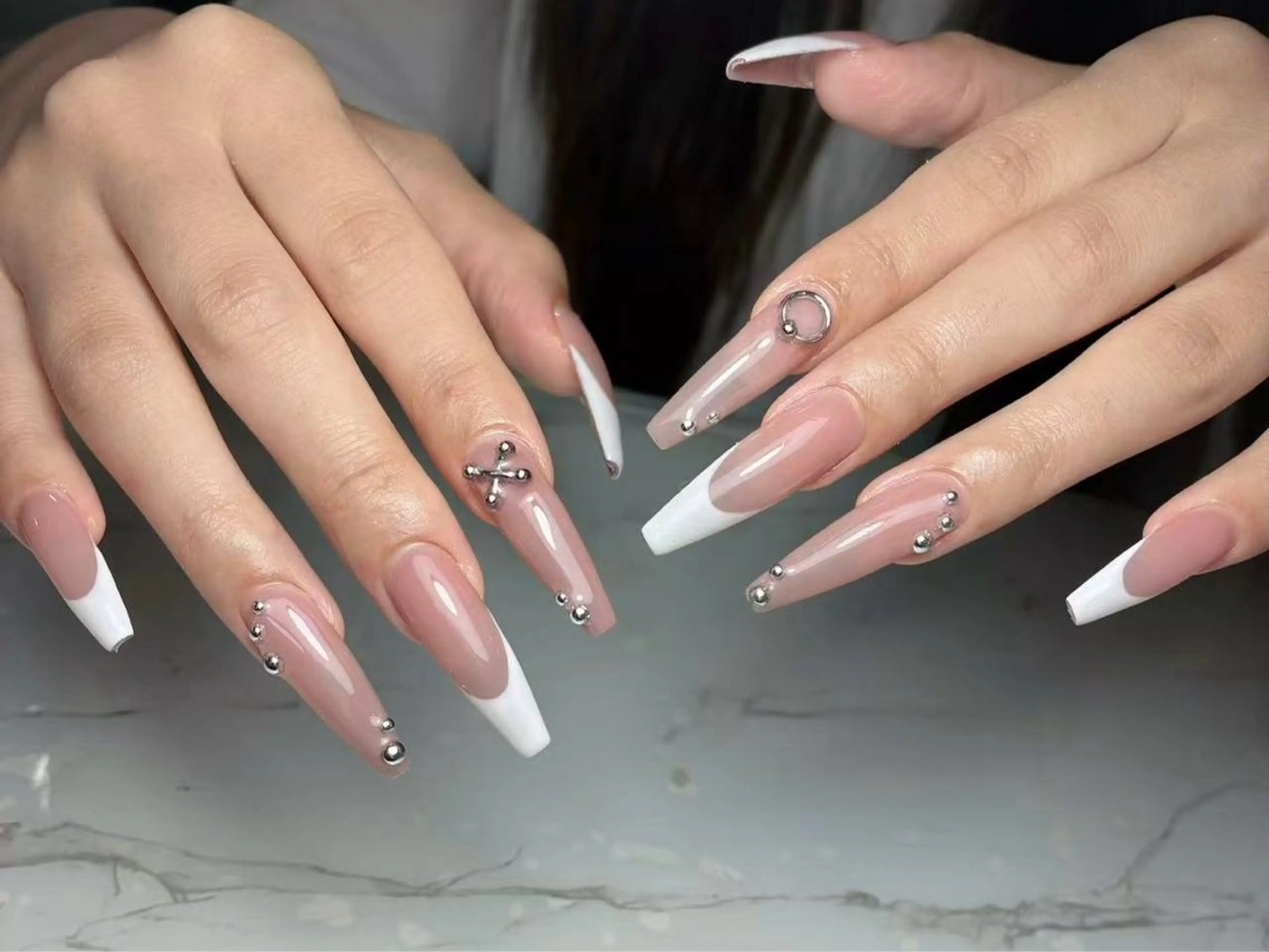 ネイル アートネイル フレンチネイル ジェルネイル グラデーション 韓国ネイル ハンドネイル 💕鈴木ユリ パラジェル/オフ無料のネイルデザイン