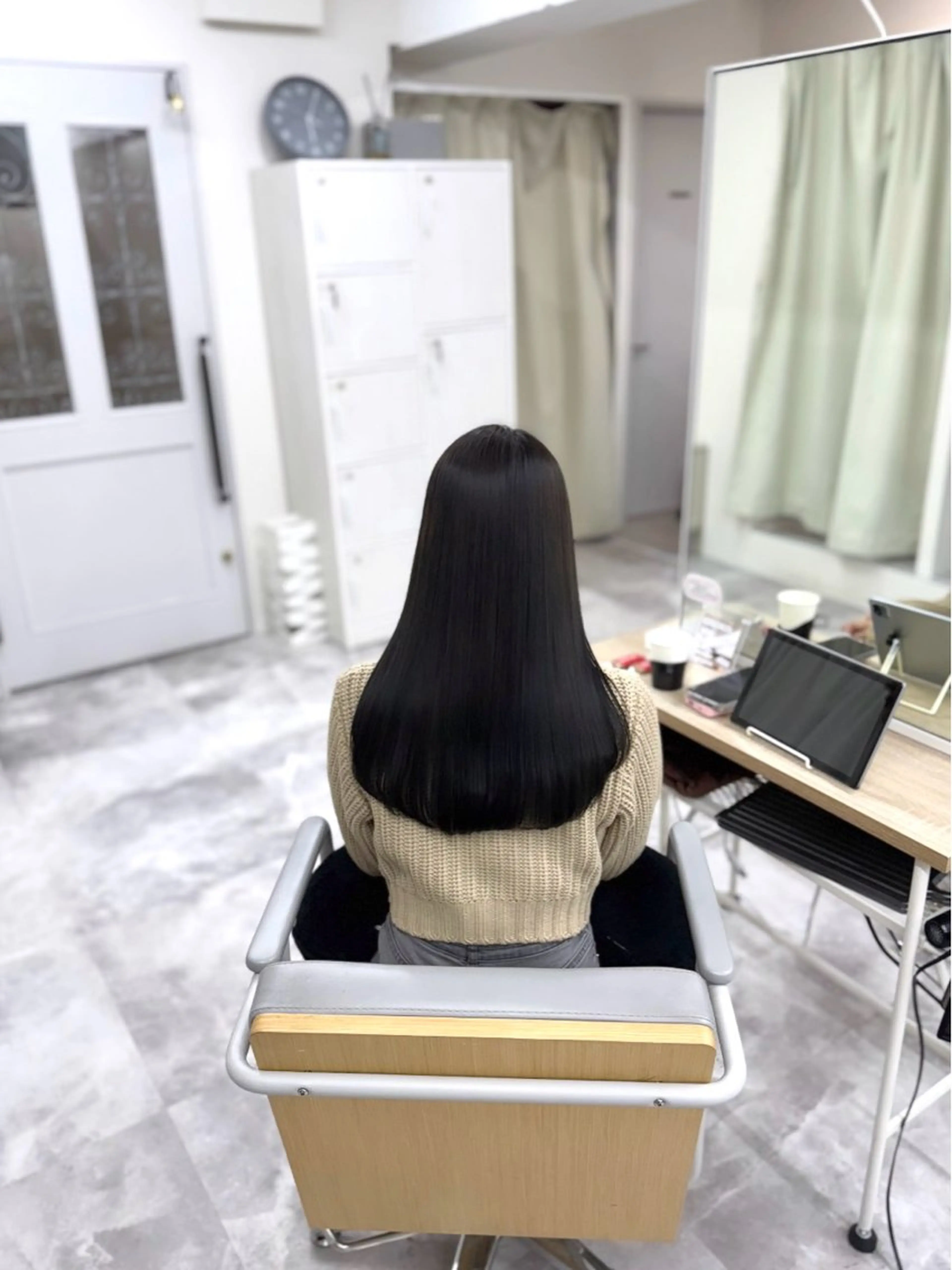 ロング アッシュ 水尻 佑奈のヘアスタイル