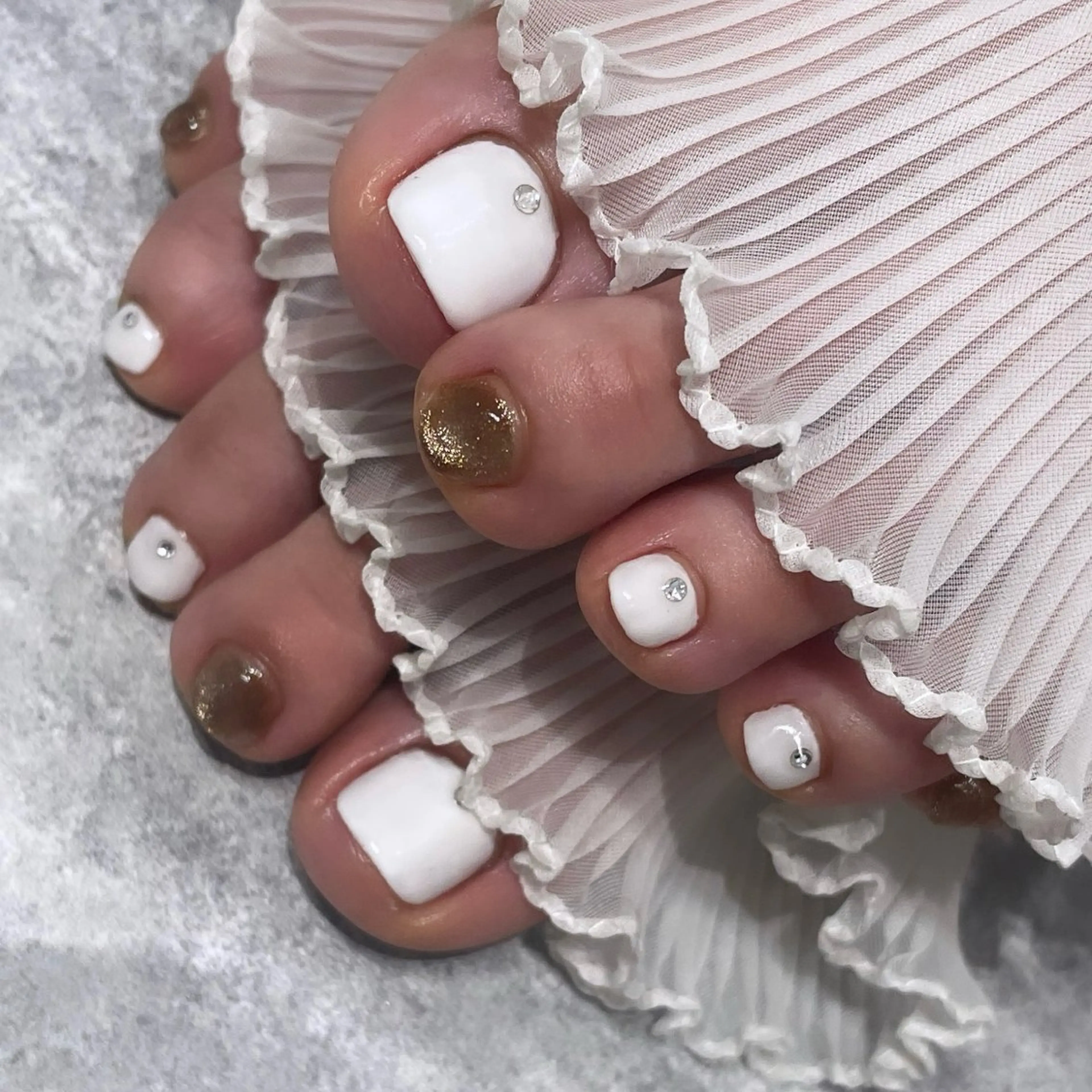 ネイル マグネットネイル ストーンネイル フットネイル nail𓂃🫧‪ Yuinaのネイルデザイン