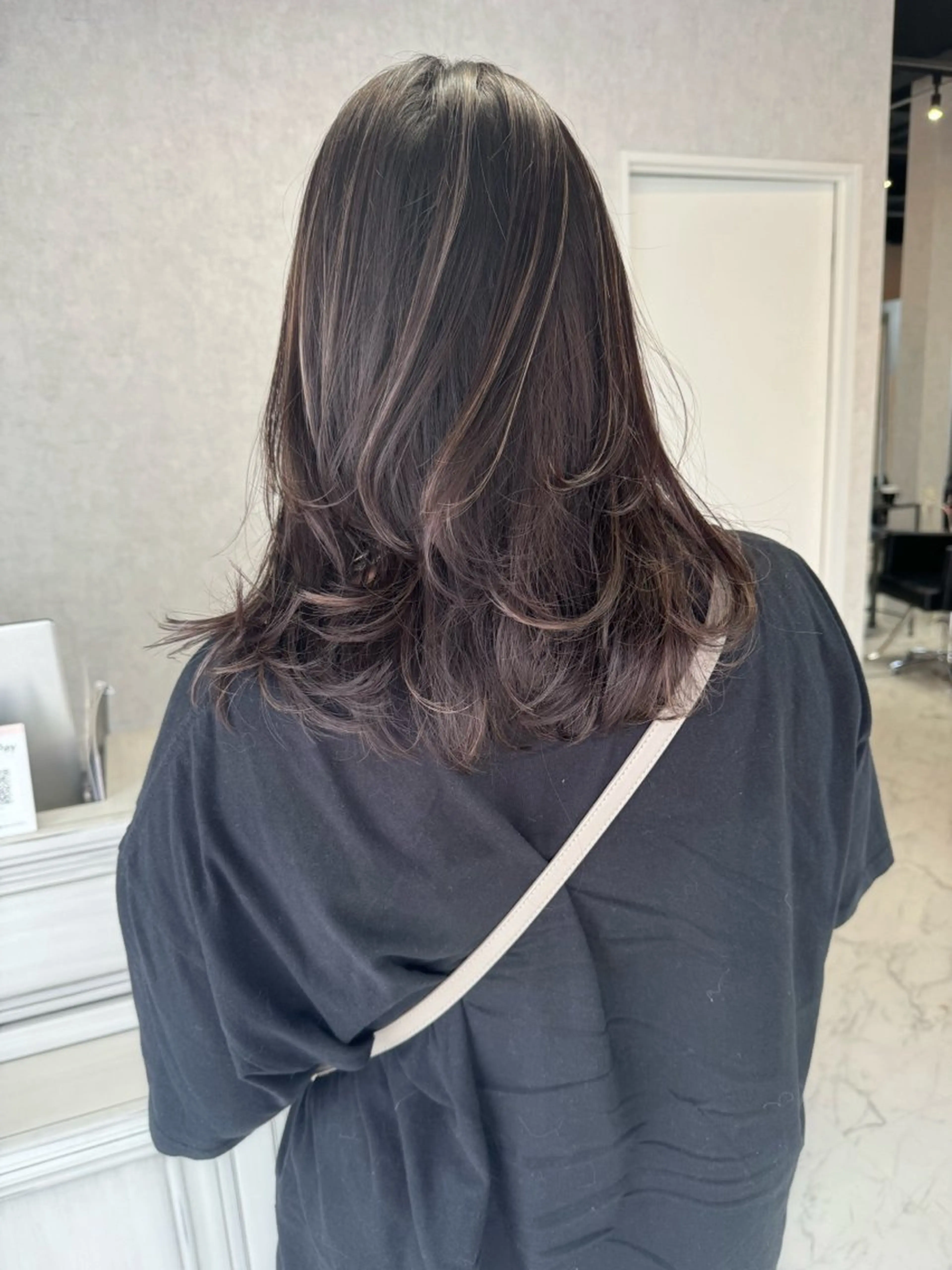 ミディアム カラー ヘアアレンジ バレイヤージュ ブリーチ ダブルカラー ハイライトカラー ハイトーンカラー カット ヘアカラー トリートメント アンドウ ユウ/ レイヤーカット/韓国のヘアスタイル