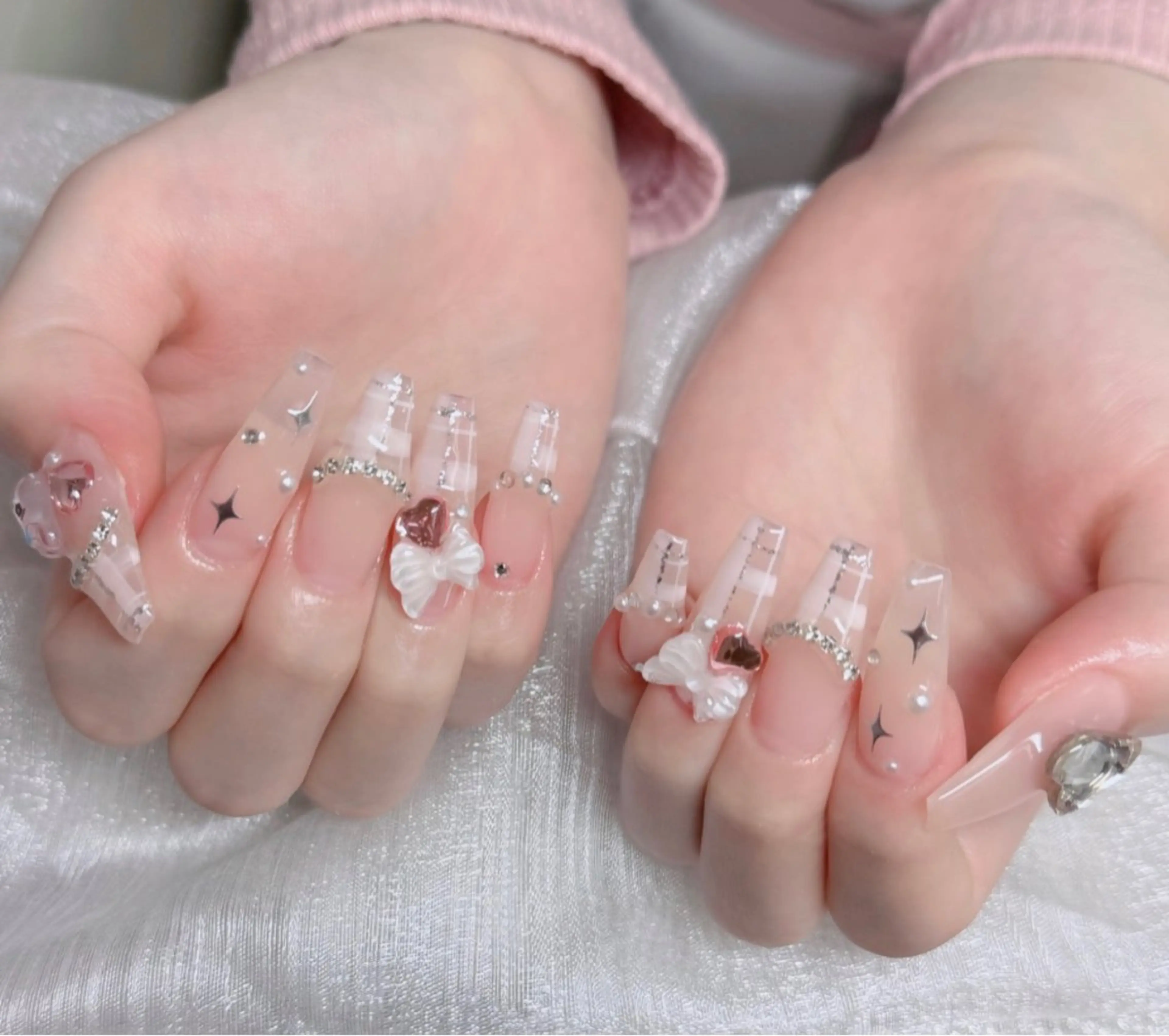 ネイル オーロラネイル フレンチネイル ジェルネイル ハロウィン キラキラネイル H.baby Nail Salonのネイルデザイン