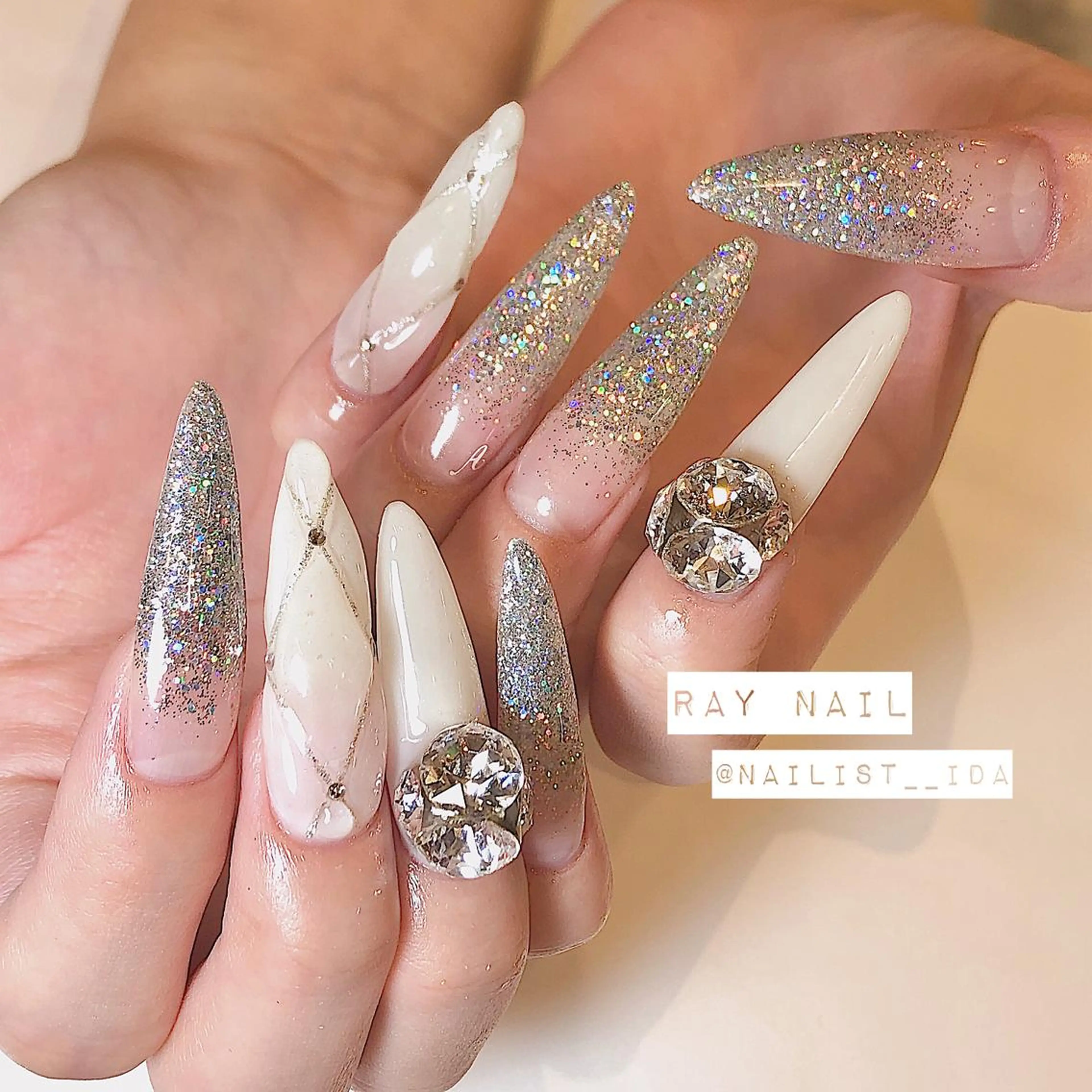 ネイル キラキラネイル スカルプネイル ストーンネイル ハンドネイル Arowa 伊田のネイルデザイン