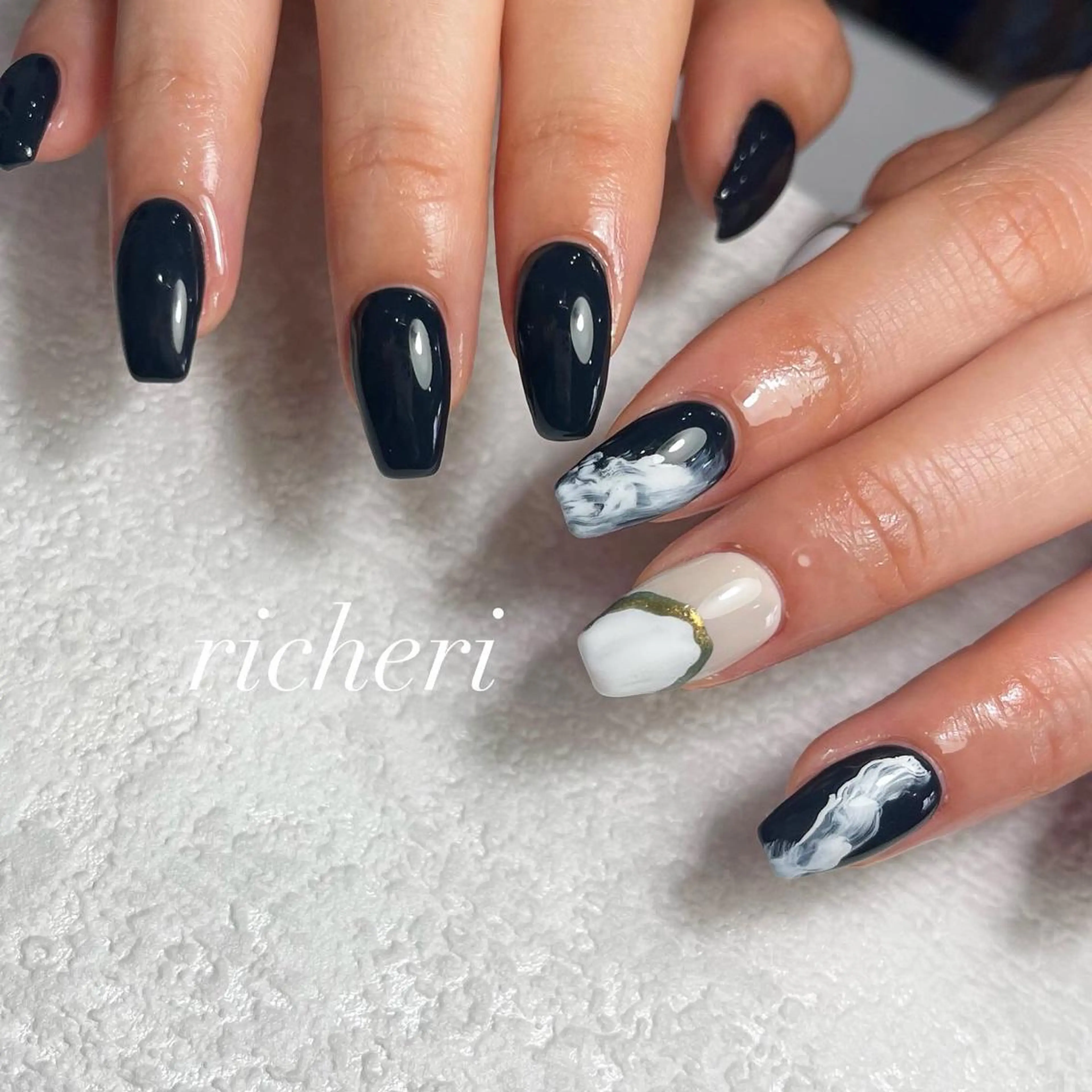 ミディアム ネイル 韓国風ヘア アートネイル ブルー フレンチネイル ジェルネイル richeri beautyのエステ・リラクイメージ