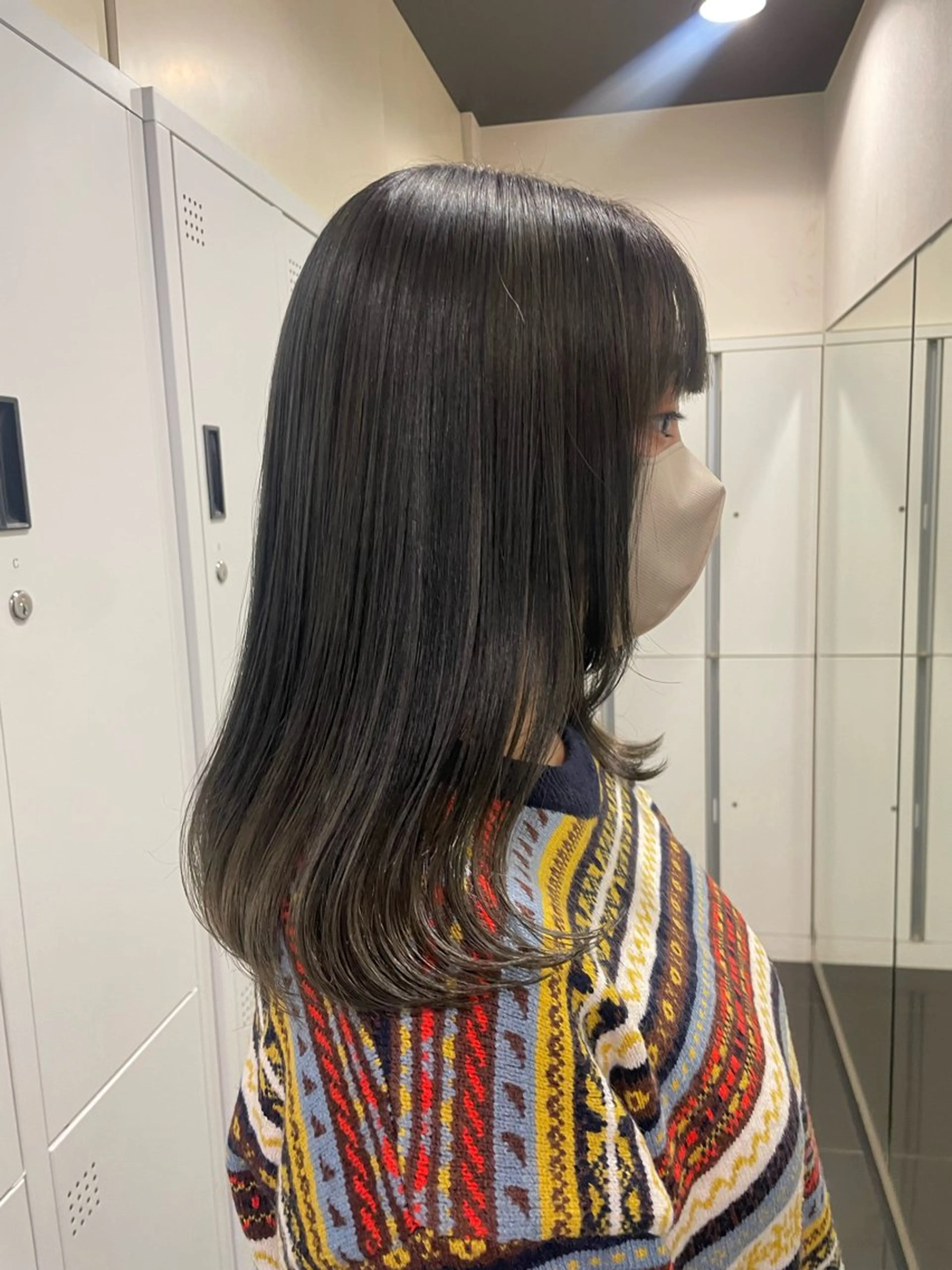 ミディアム カラー ハイトーン/レイヤー 似合わせ・ユキノのヘアスタイル