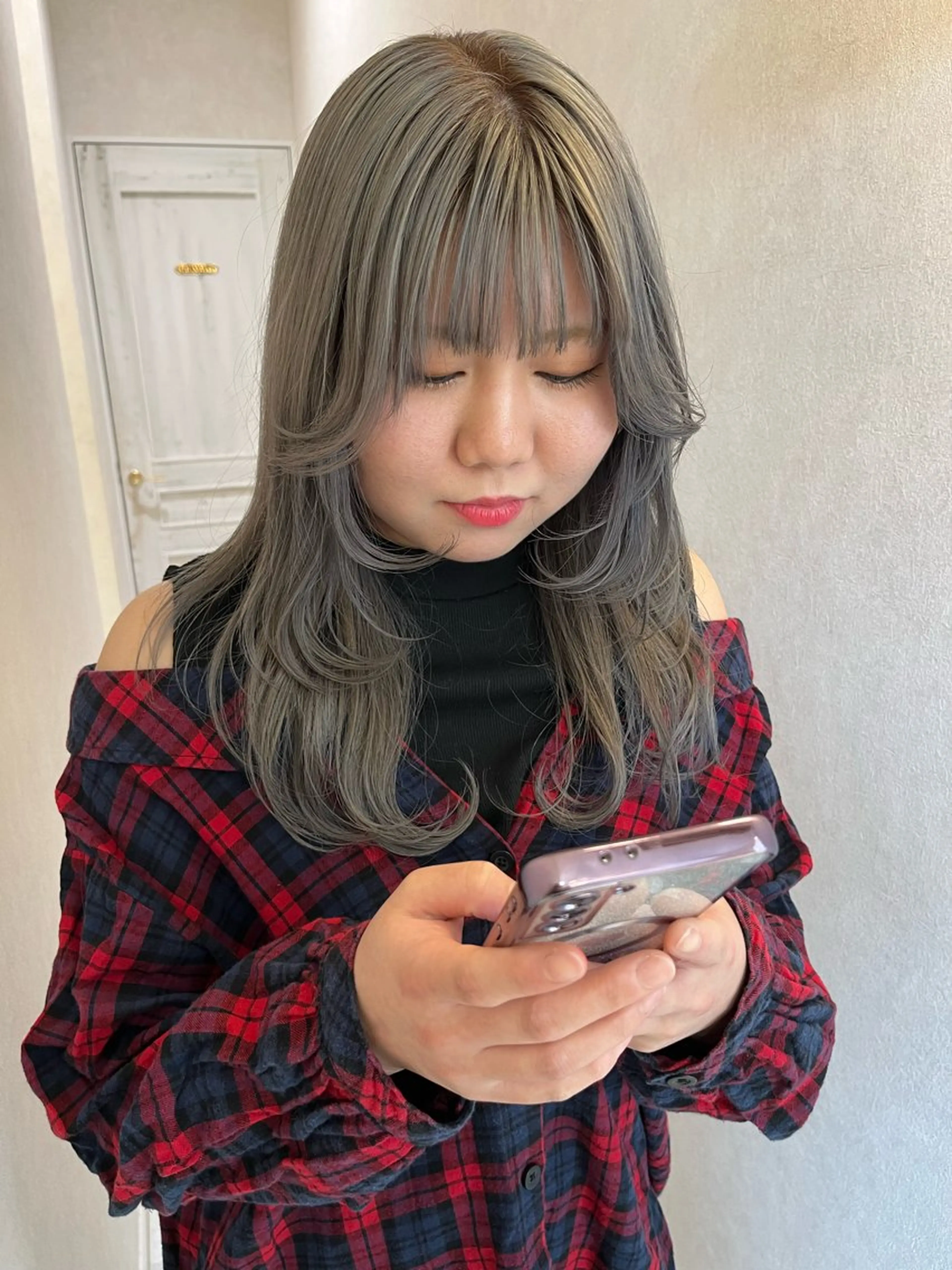 ロング 顔まわりレイヤー レイヤーカット 岩瀬 翔太のヘアスタイル