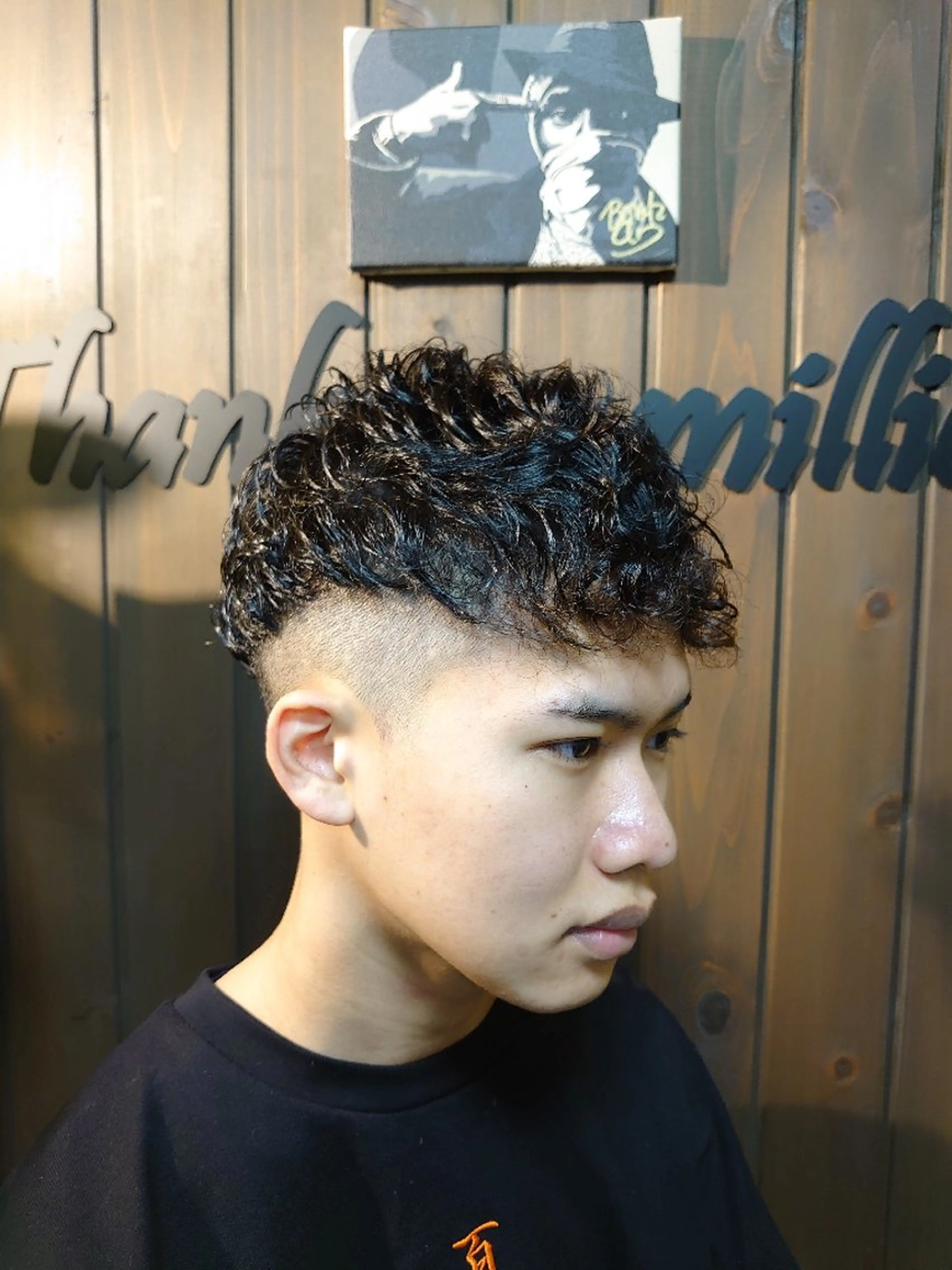 ショート パーマ メンズ メンズパーマ スペインカール 岡林 選のヘアスタイル