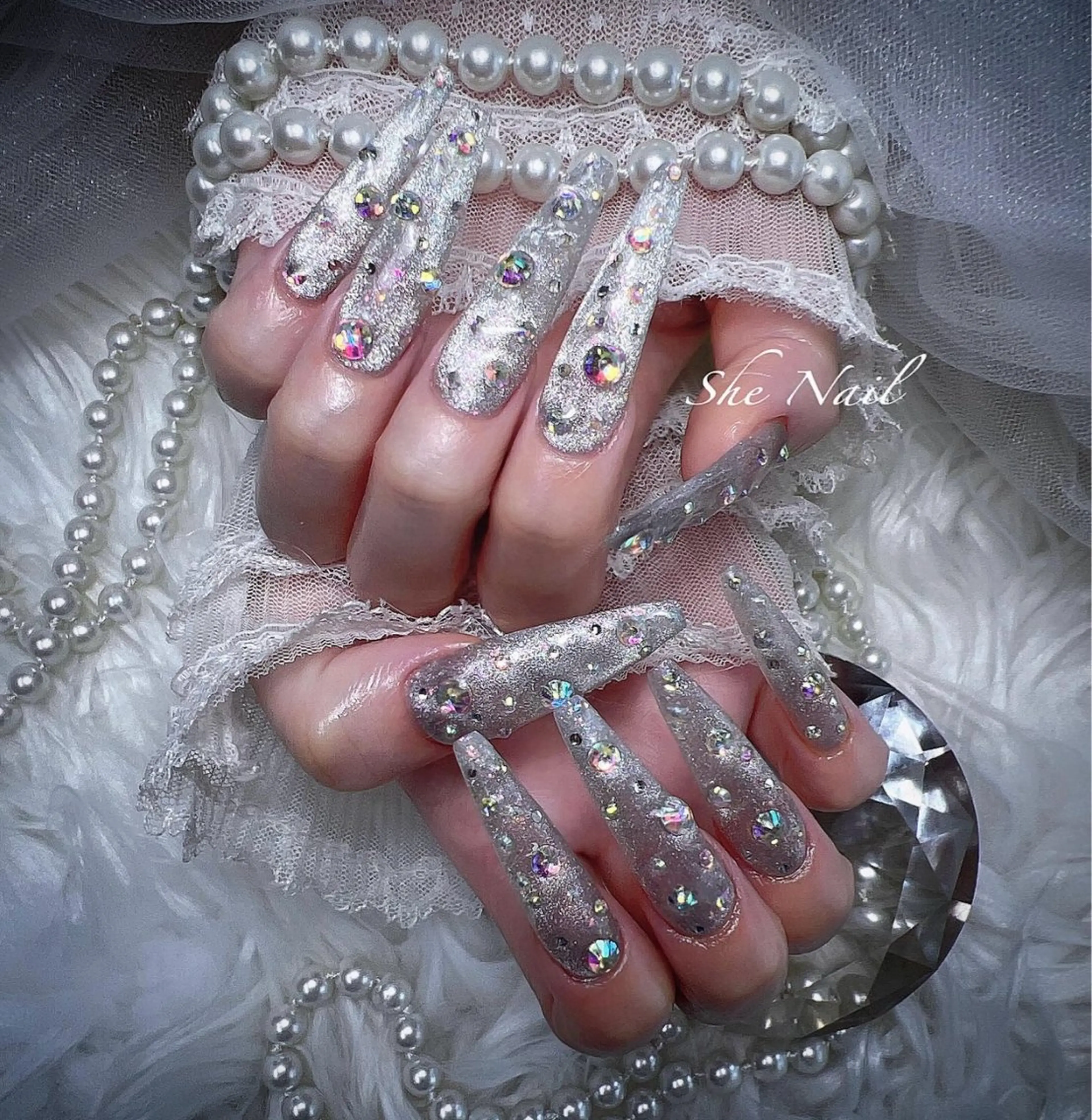 ネイル チークネイル ドット 長さ出し キラキラネイル マグネットネイル She   Nail所属・ISA_ BELLAのネイルデザイン