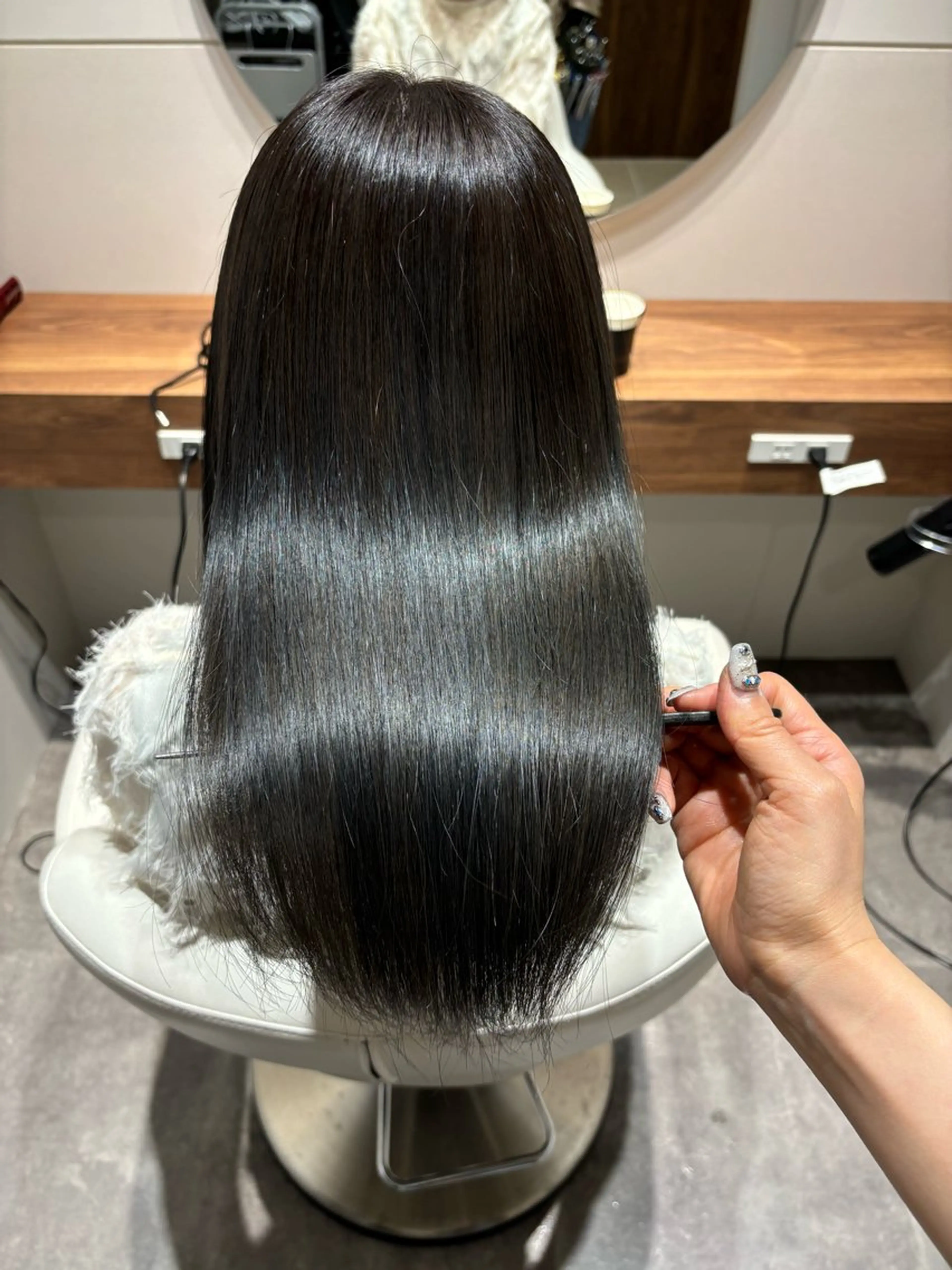 セミロング ヘアカラー トリートメント 美髪ヘア 🤍erikaのヘアスタイル