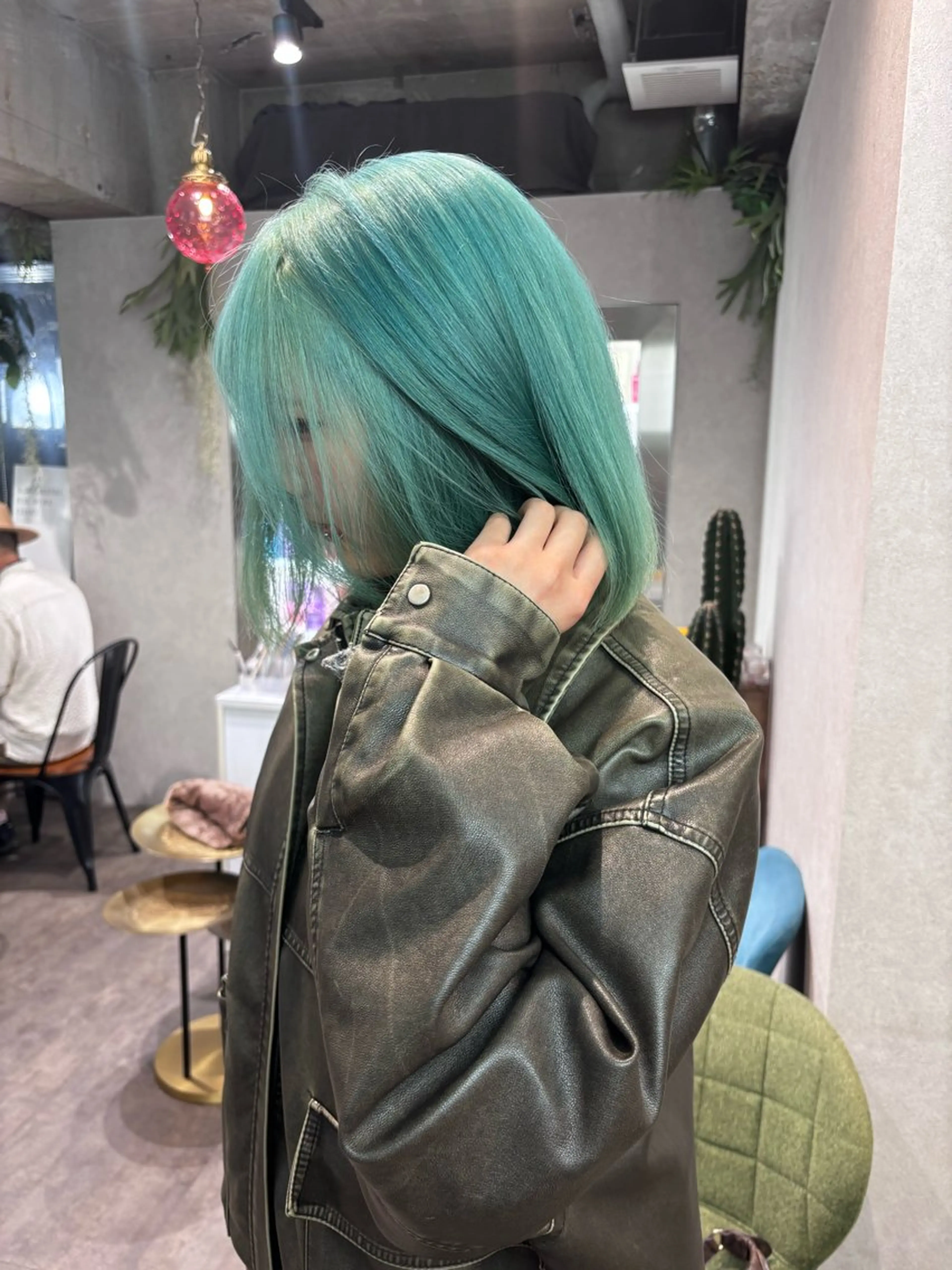 セミロング カラー ヘアアレンジ 切りっぱなしボブ ブリーチ ダブルカラー イヤリングカラー ハイライトカラー ヘアカラー iona/ハイトーン /ネイルのネイルデザイン