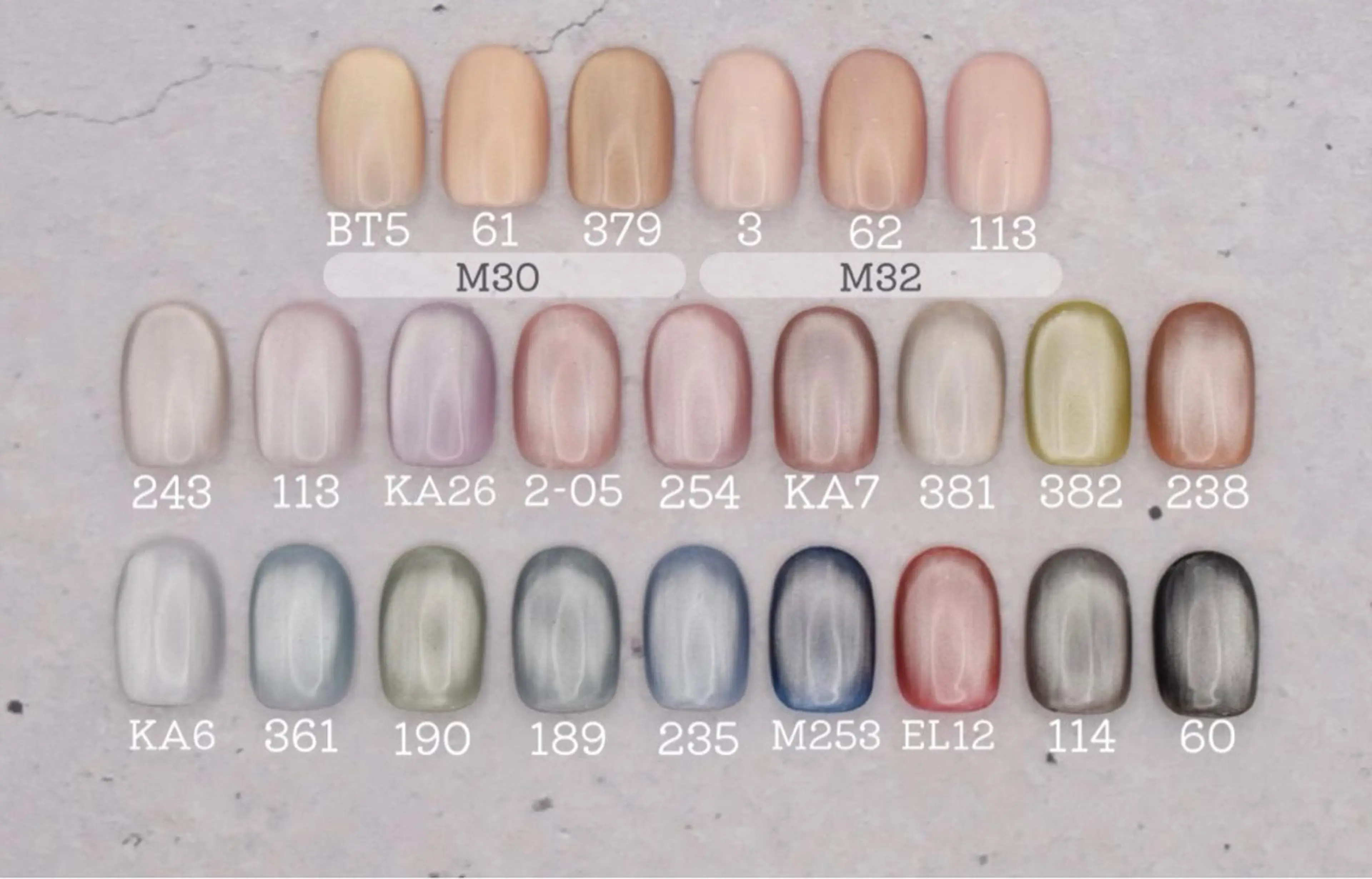 ネイル マグネットネイル ゆら 練習生💅🏻のネイルデザイン