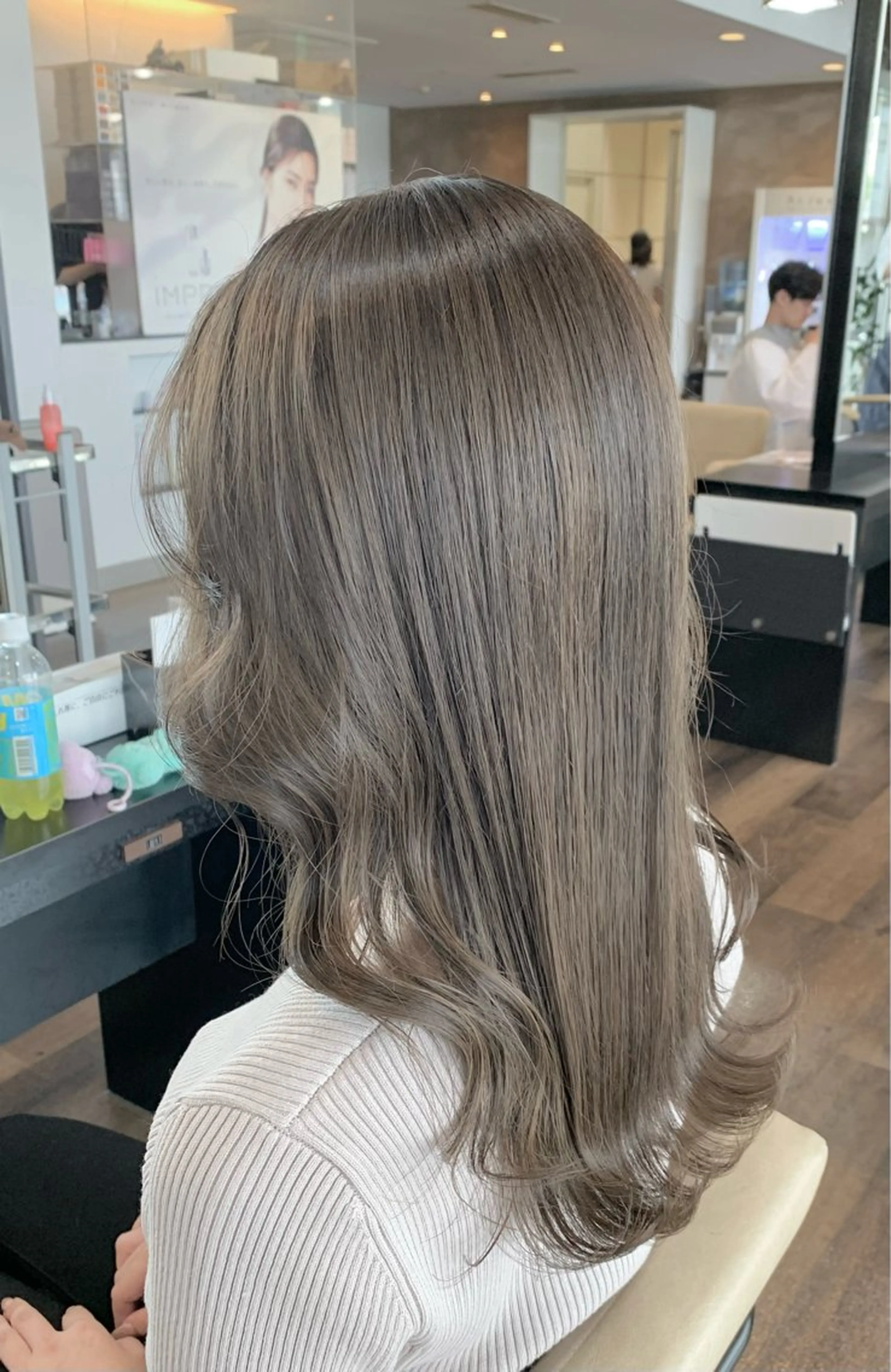 ミディアム カラー 透明感カラー グレージュ カット ヘアカラー トリートメント 【艶カラー】 STYLE 和泉俊希のヘアスタイル