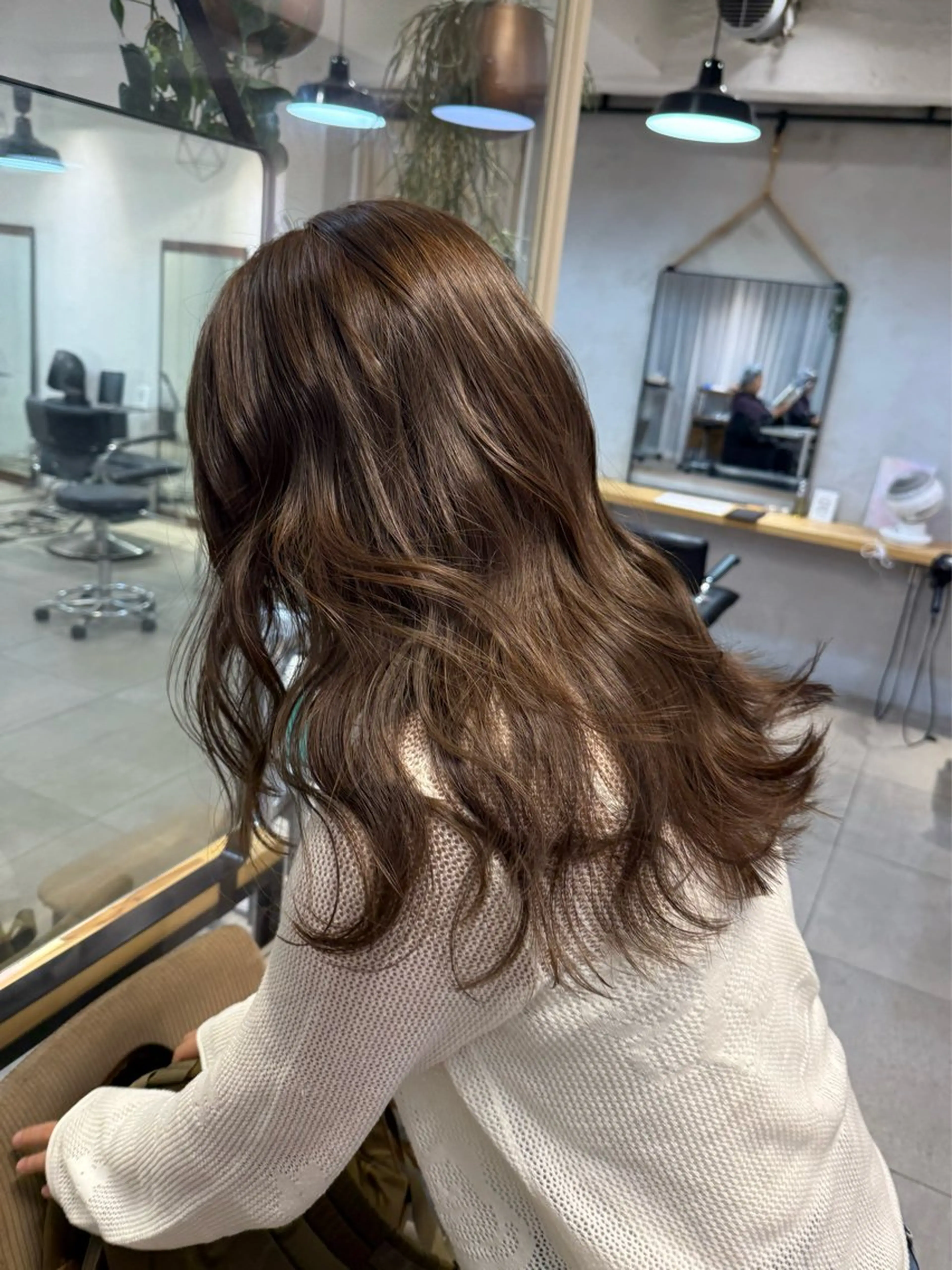 セミロング カラー ミルクティー× グレージュMOMOのヘアスタイル