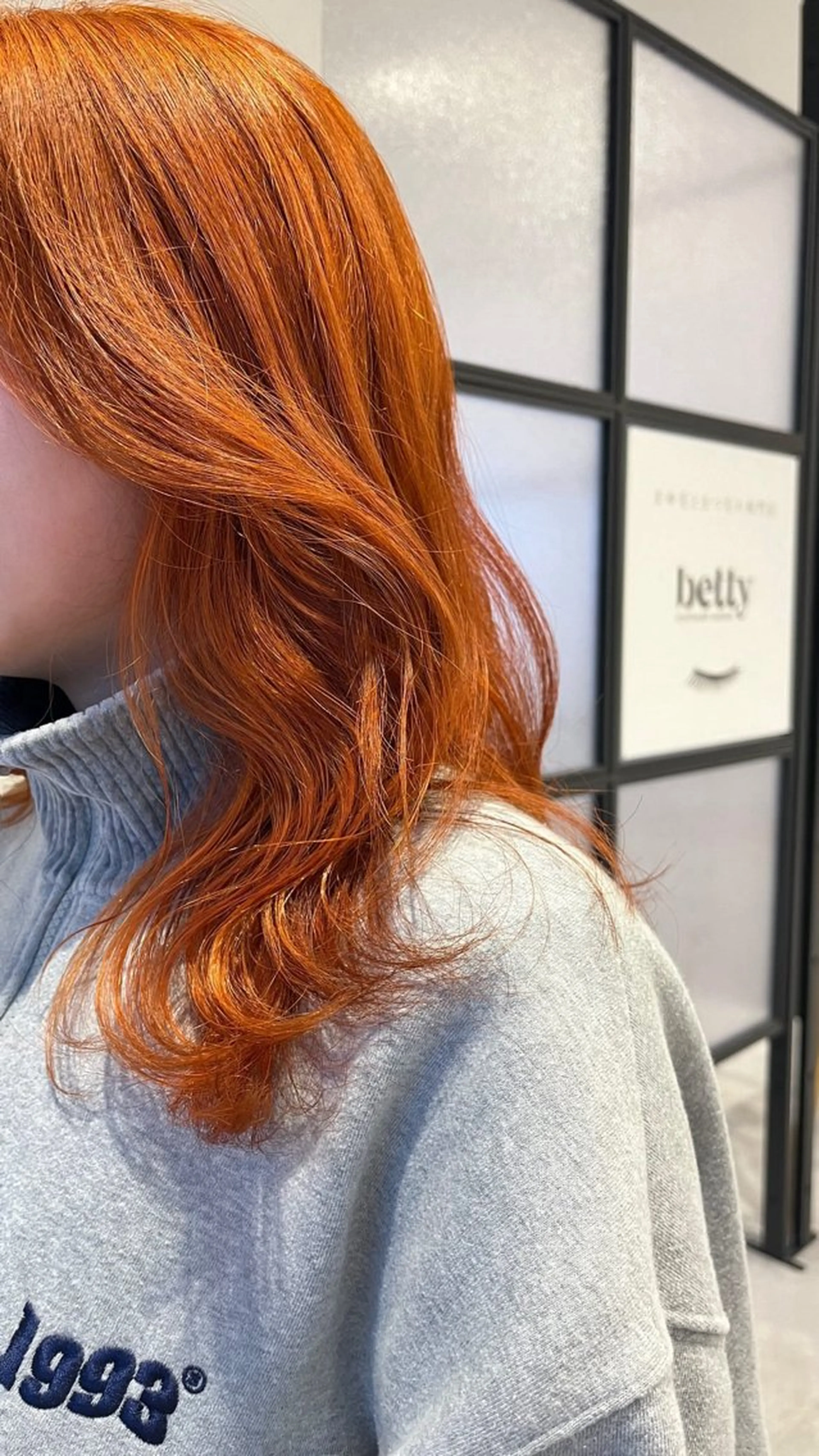 セミロング うる艶カラー asukaのヘアスタイル