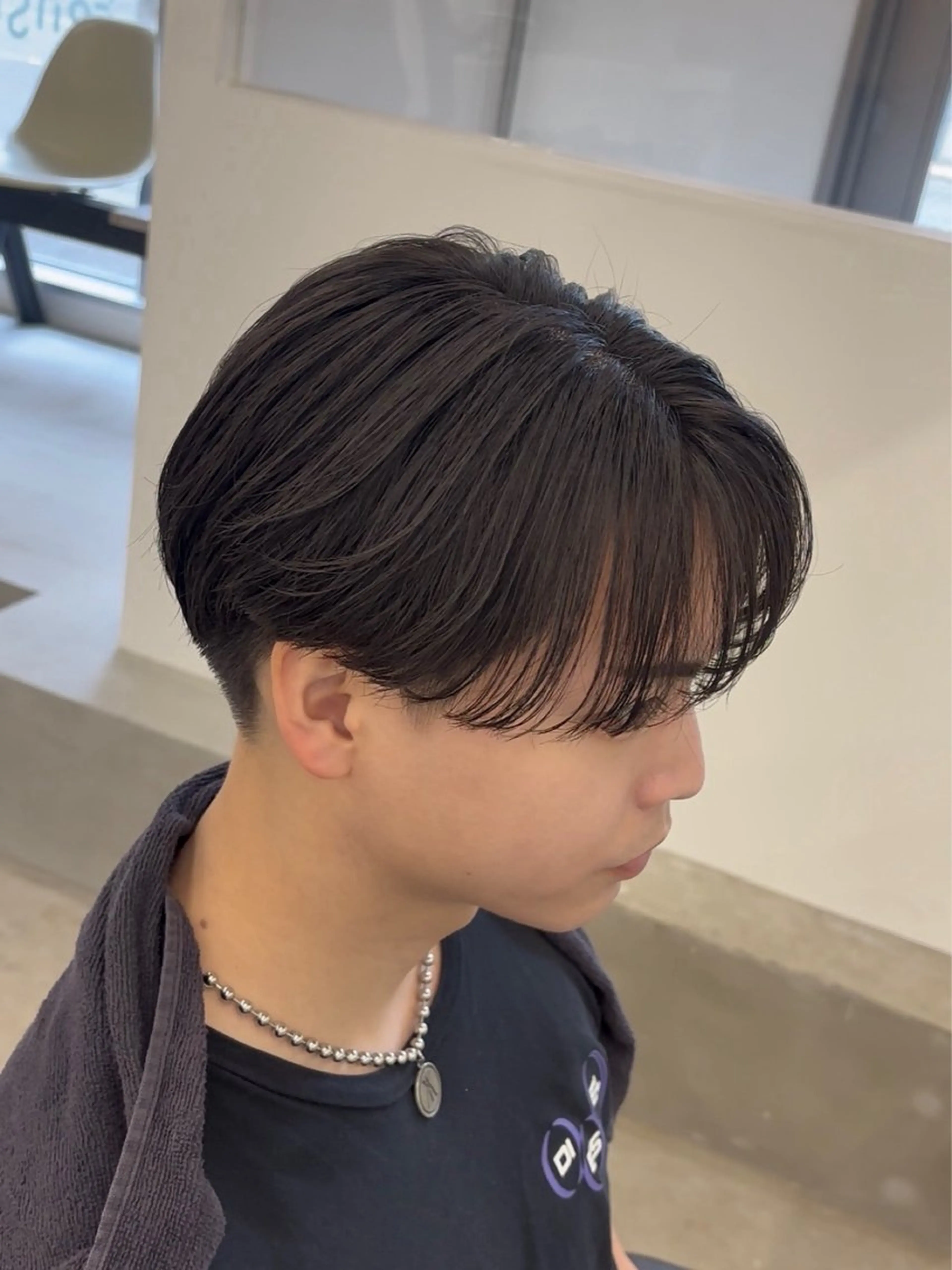 ショート パーマ メンズ マッシュ メンズパーマ シースルーマッシュ ニュアンスパーマ カット パーマ なりたひろと / フェザーパーマのヘアスタイル