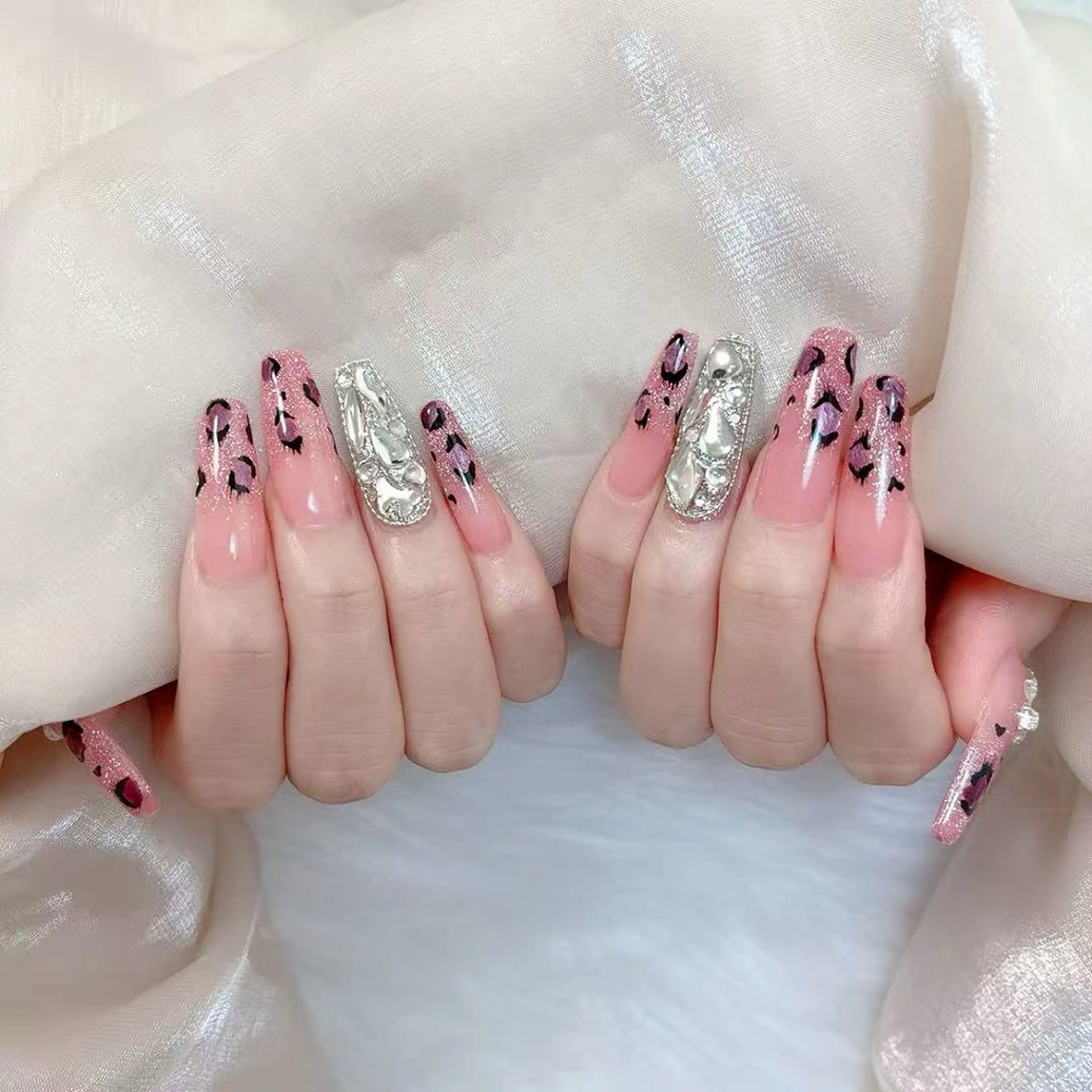 ネイル アニマル柄 チークネイル 成人式 フラッシュネイル フットネイル ハンドネイル B·U Nail大宮 長さだし専門店のネイルデザイン