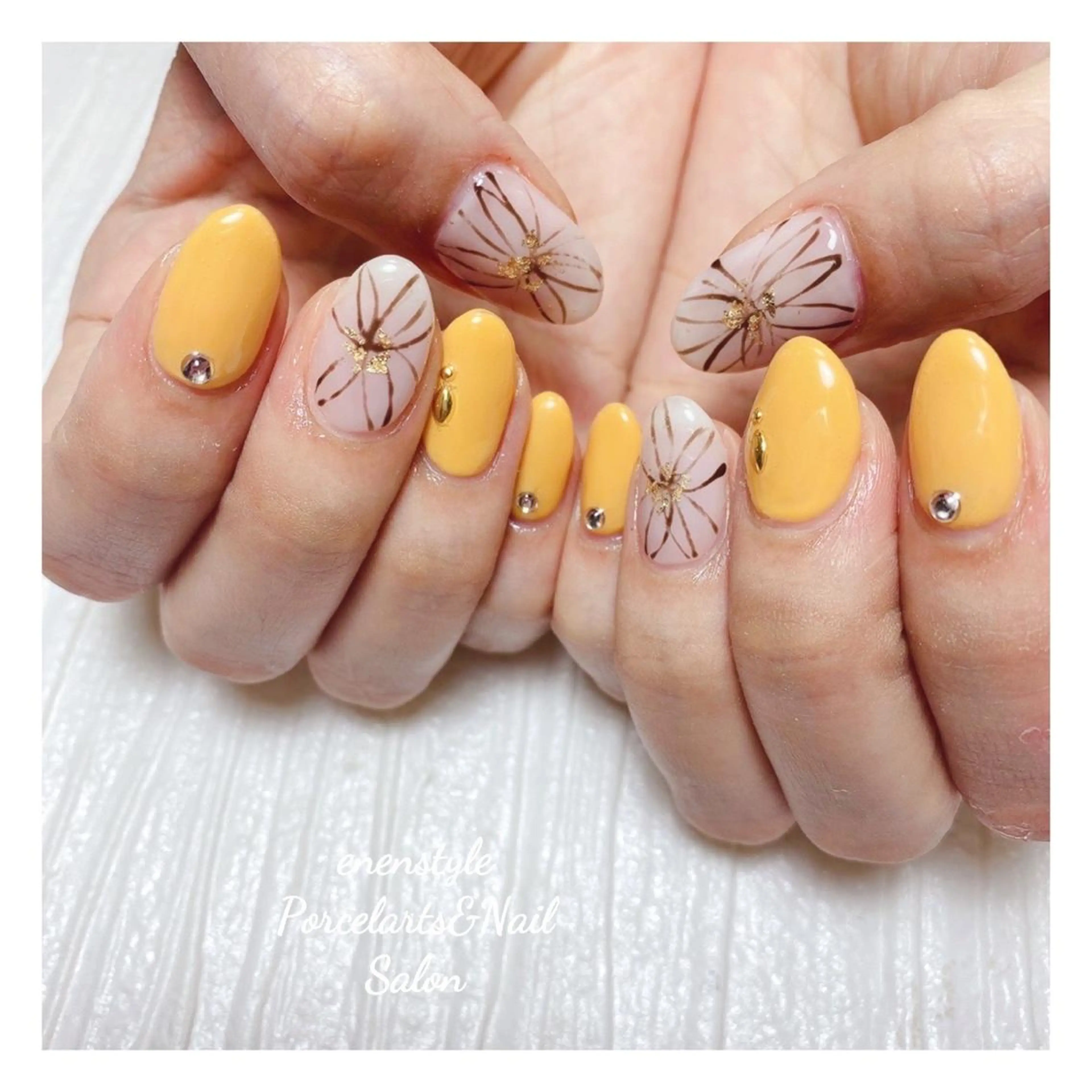 ミディアム ネイル 👑enen style👑のネイルデザイン