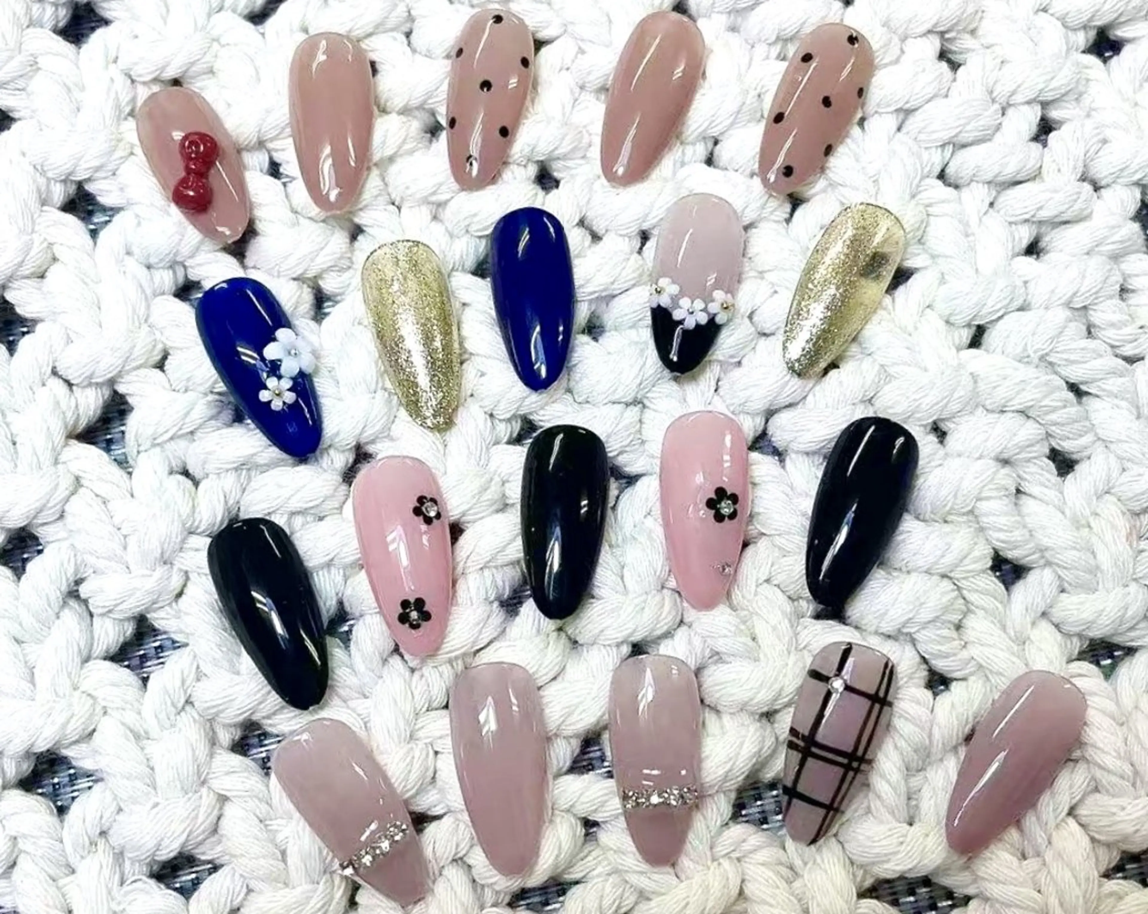 ネイル ハンドネイル 小 羽のネイルデザイン