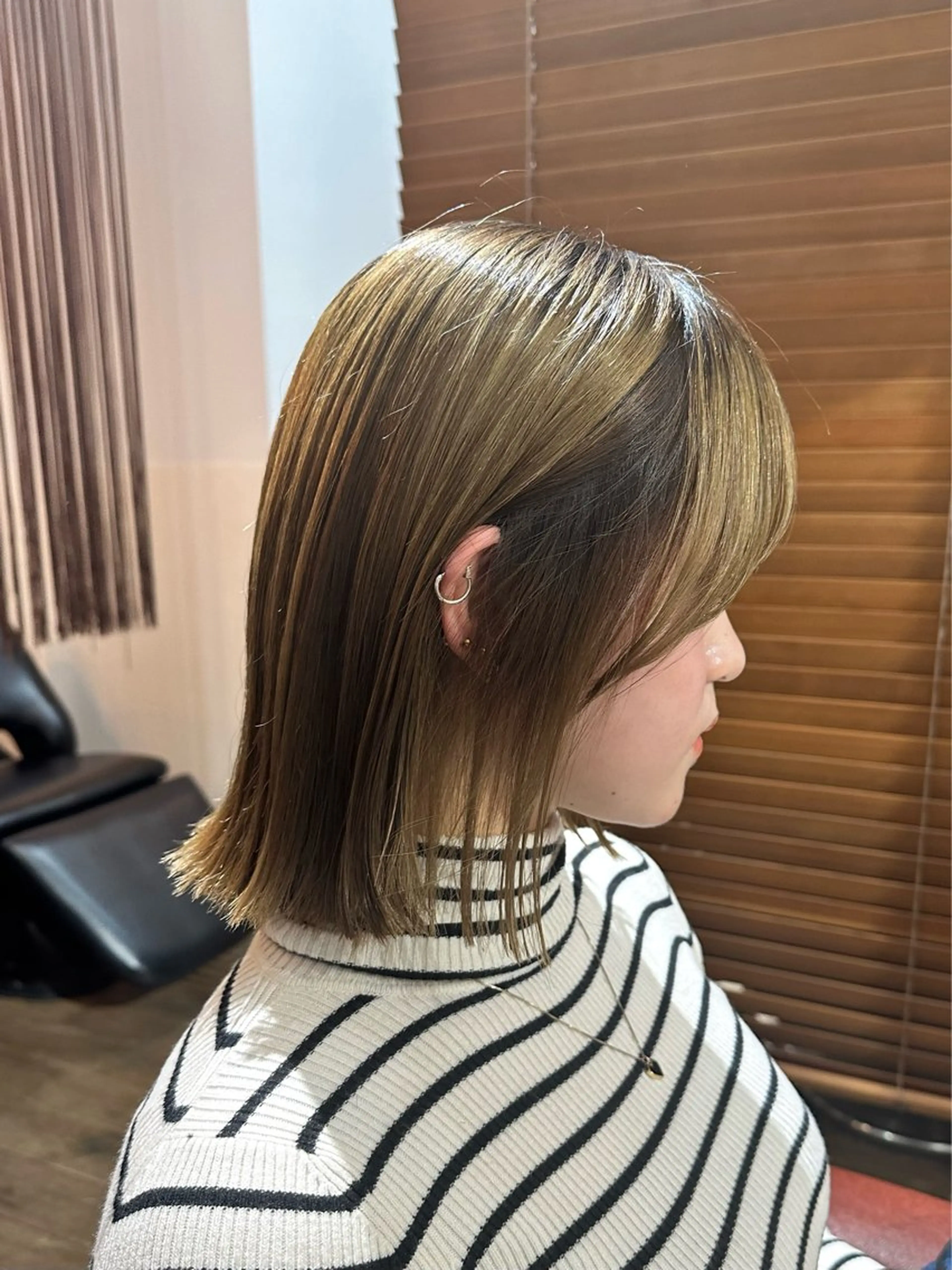 ミディアム カラー 切りっぱなしボブ ベージュカラー ブリーチ ブルーカラー 透明感カラー 新宿御苑前/新宿 Ryuseiのヘアスタイル