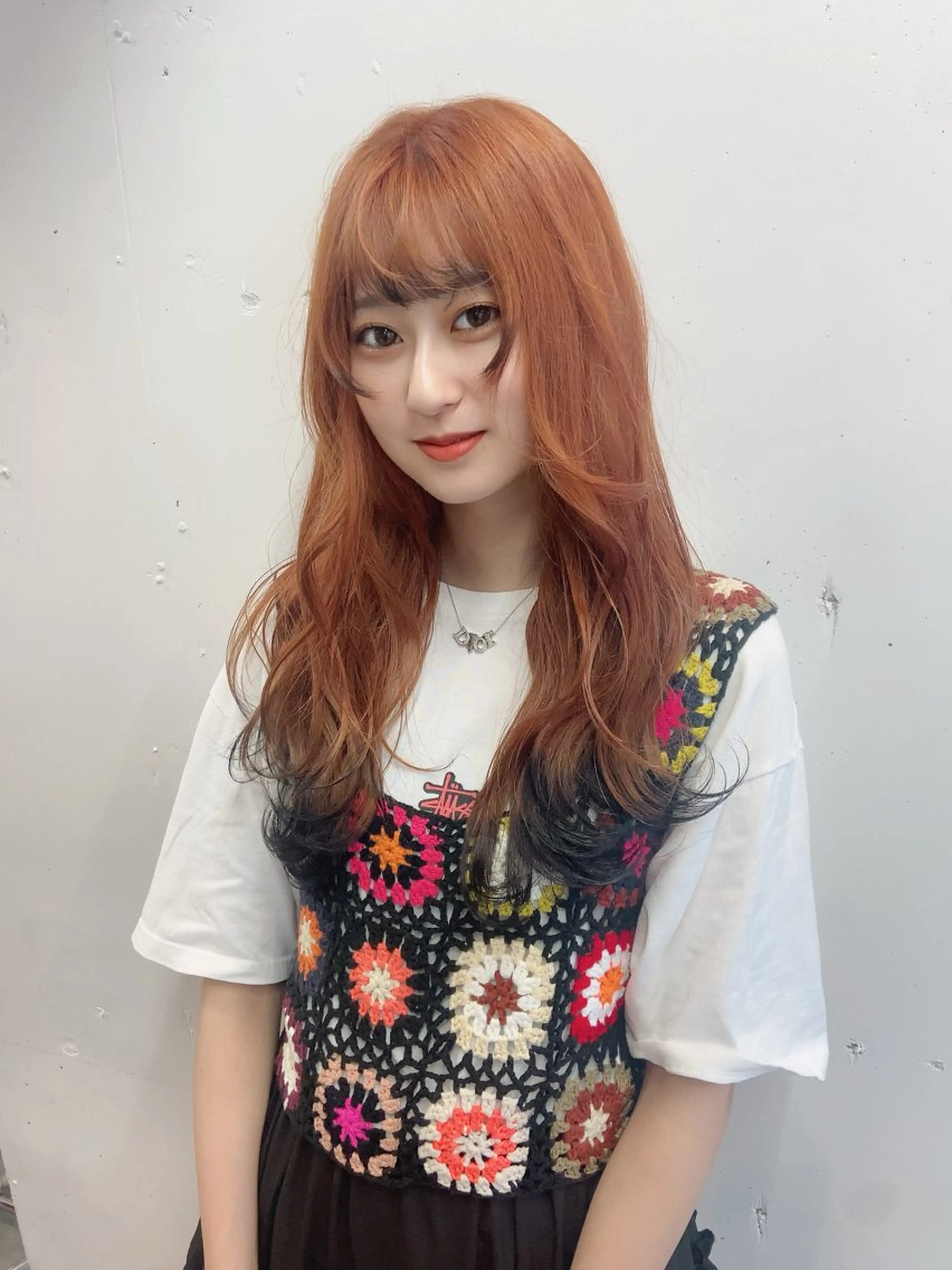 ミディアム カラー ベージュカラー オレンジ オレンジベージュ ヘアカラー トリートメント AILEE所属・ウルフカット レイヤーカット上柿のヘアスタイル