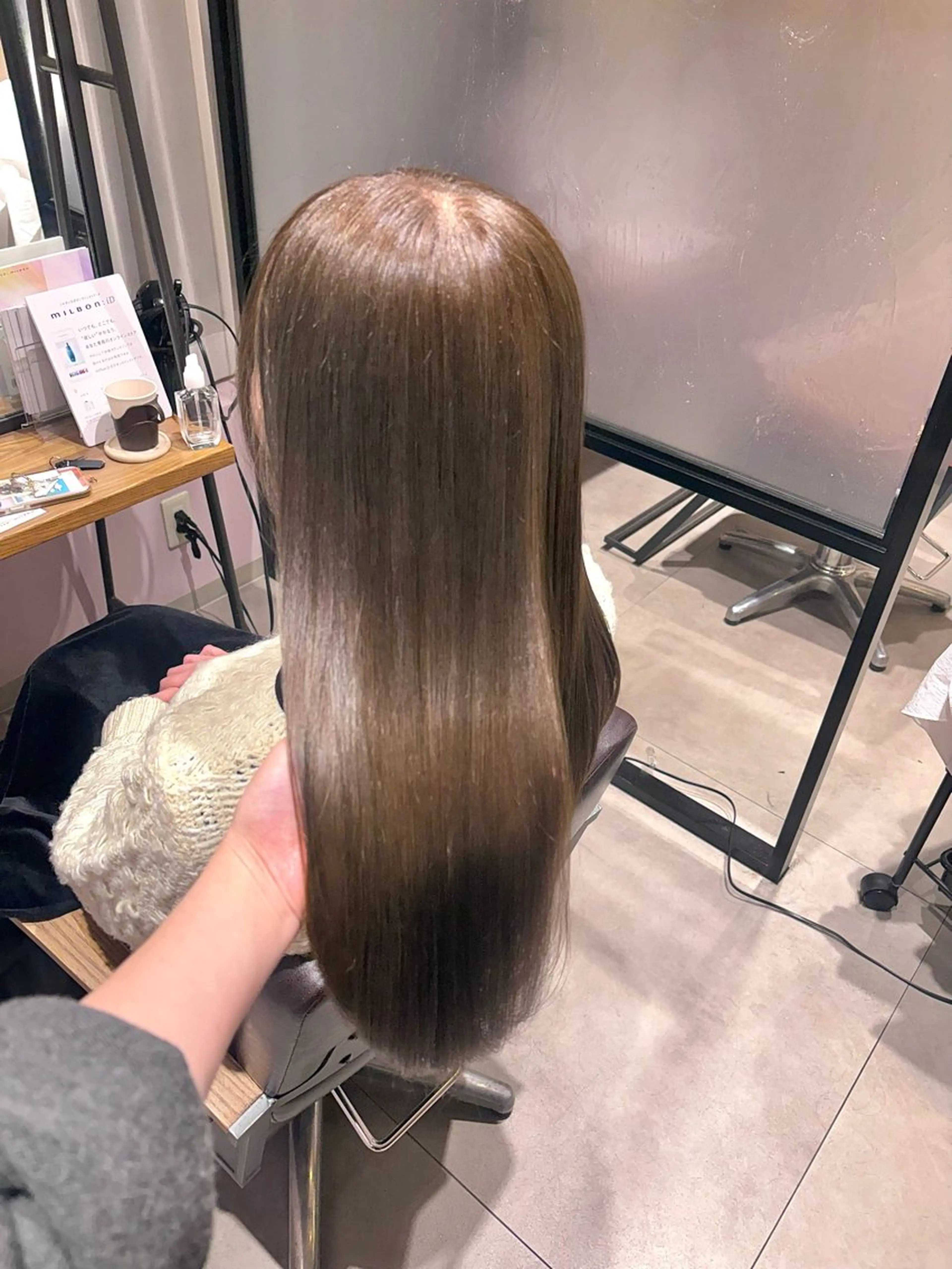 ロング カラー 作野 潮織のヘアスタイル