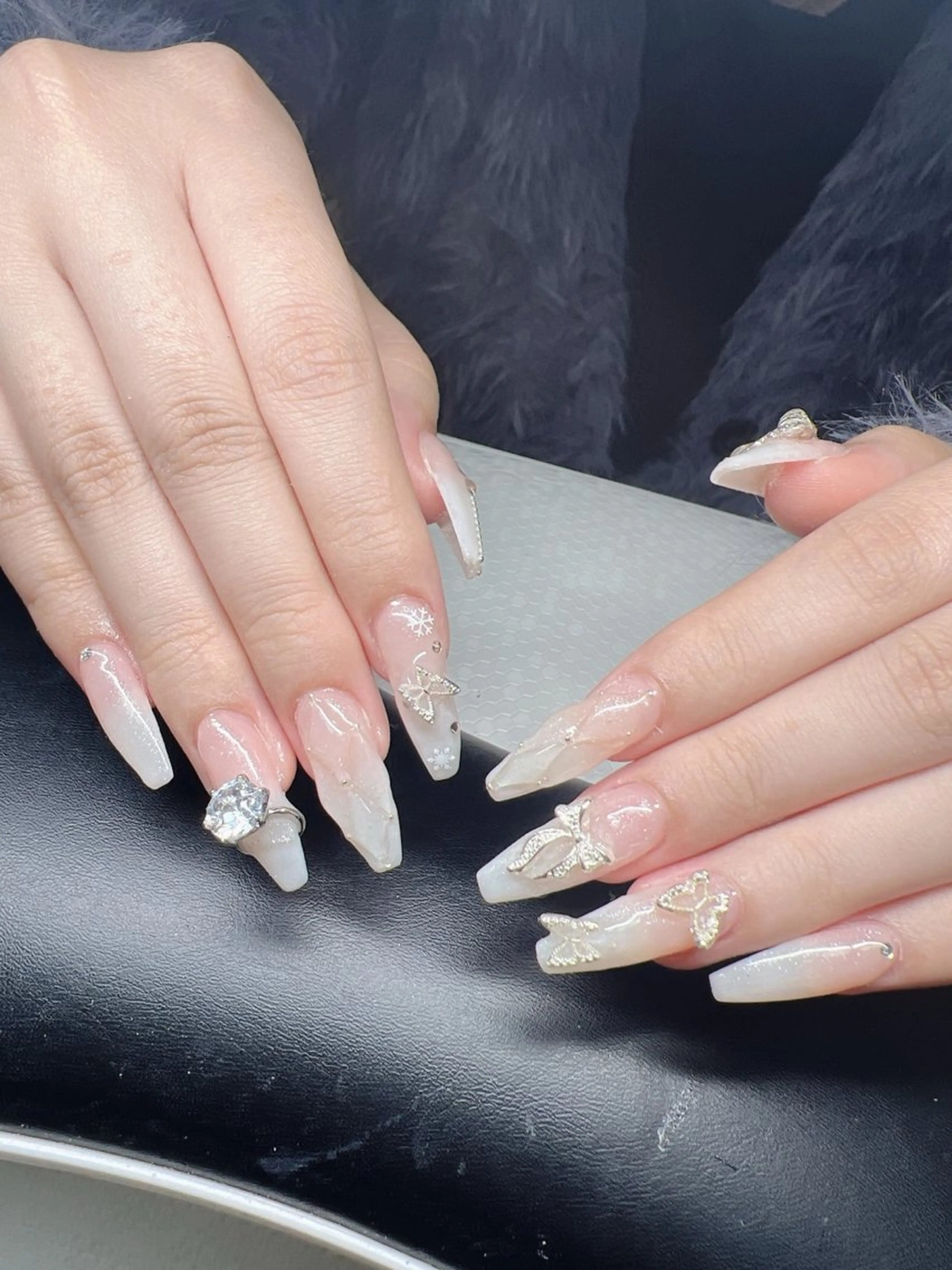 ネイル オーロラネイル チークネイル 長さ出し フットネイル フレンチネイル ハンドネイル Lee Nailsのネイルデザイン