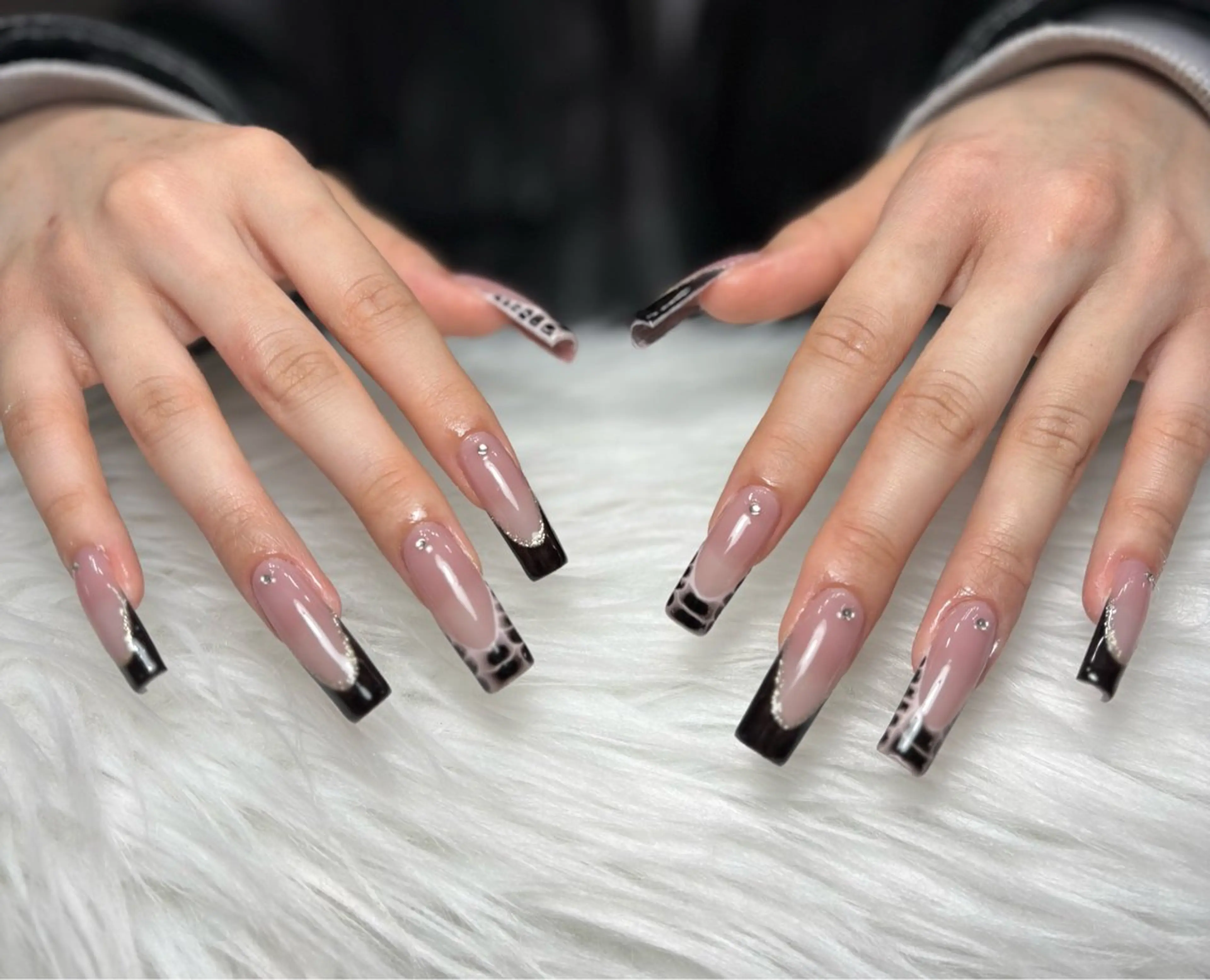 ネイル アートネイル 長さ出し ジェルネイル マグネットネイル ニュアンスネイル なな_ CloudyChanのネイルデザイン