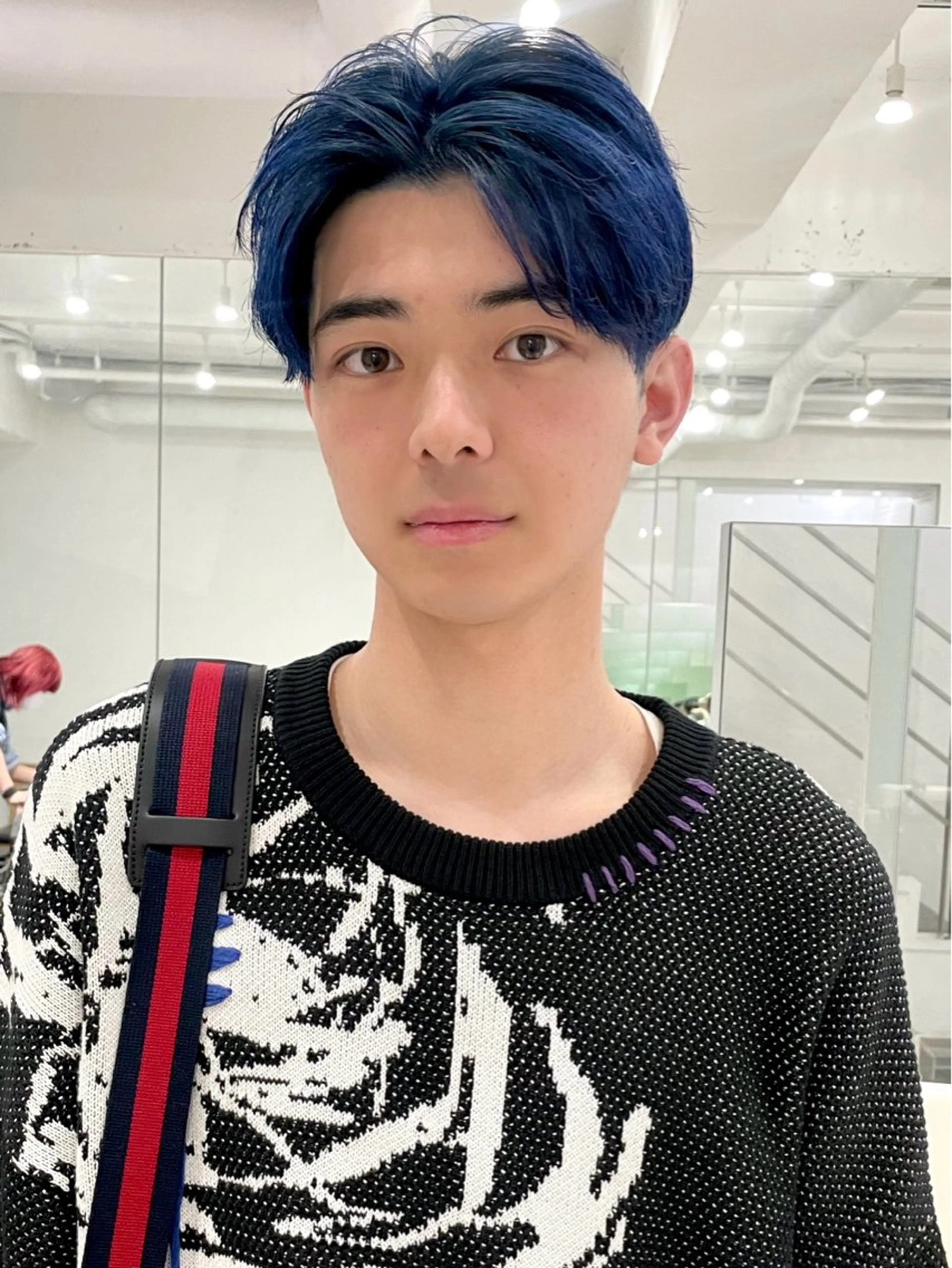 ショート カラー メンズ メンズブリーチ センターパート メンズハイライト メンズハイトーン メンズインナーカラー ヘアカラー トリートメント ヘアセット スパイラルパーマ 🌐hina⭐️のヘアスタイル