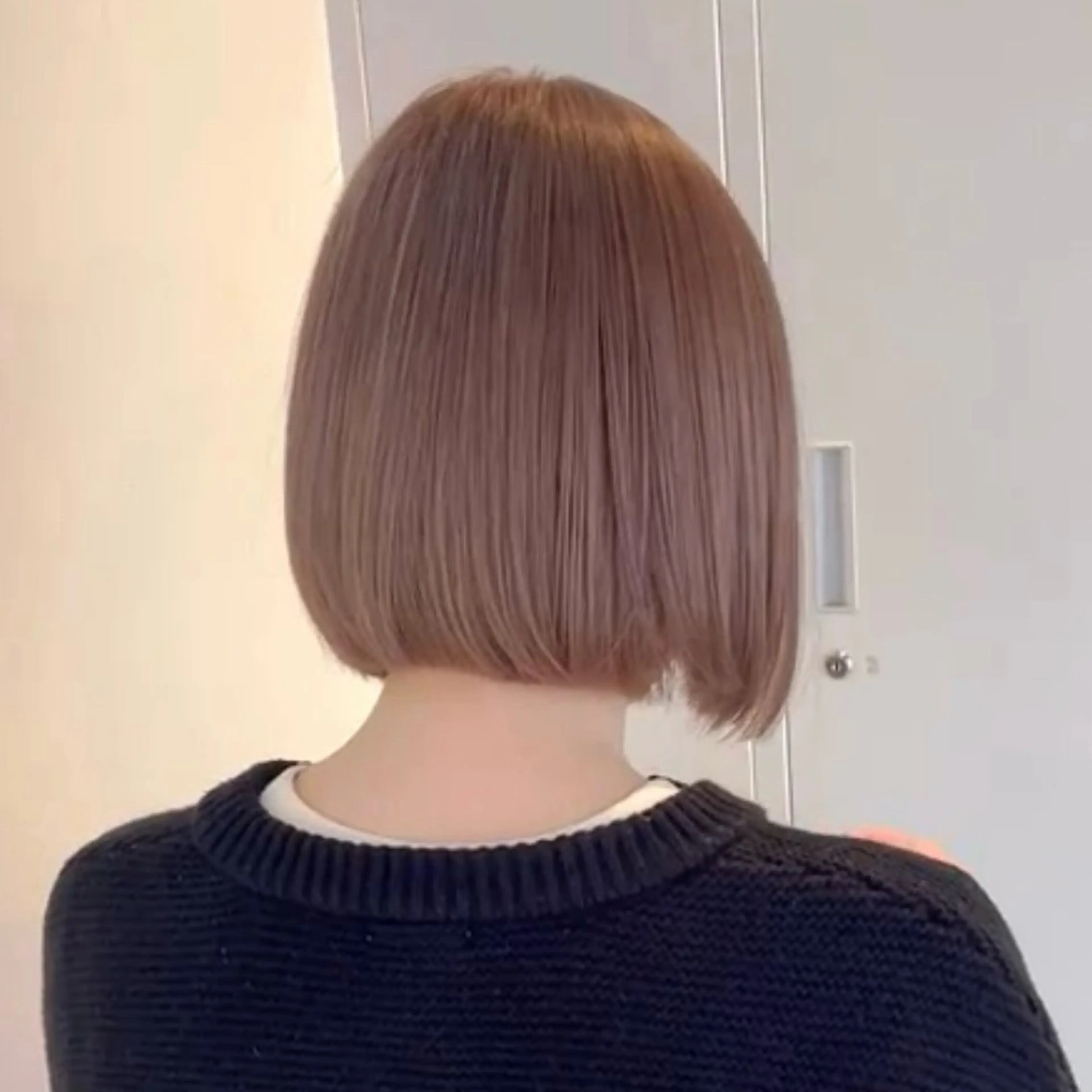 ミディアム カラー ボブ カット ヘアカラー トリートメント 艶カラー/レイヤー/ ハイトーン/まなみのヘアスタイル