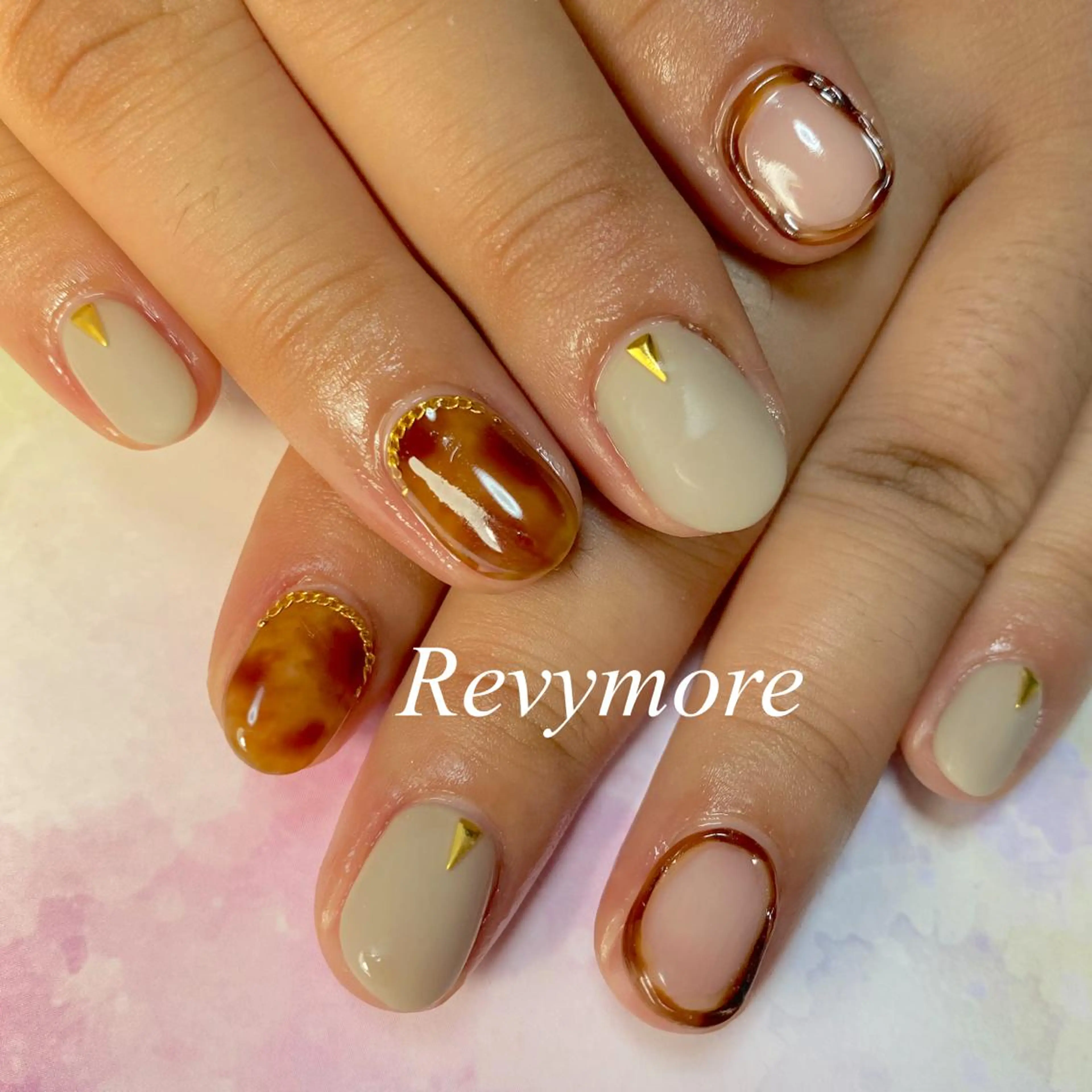 ショート ネイル べっ甲ネイル ジェルネイル シンプルネイル nail salon Revymoreのネイルデザイン