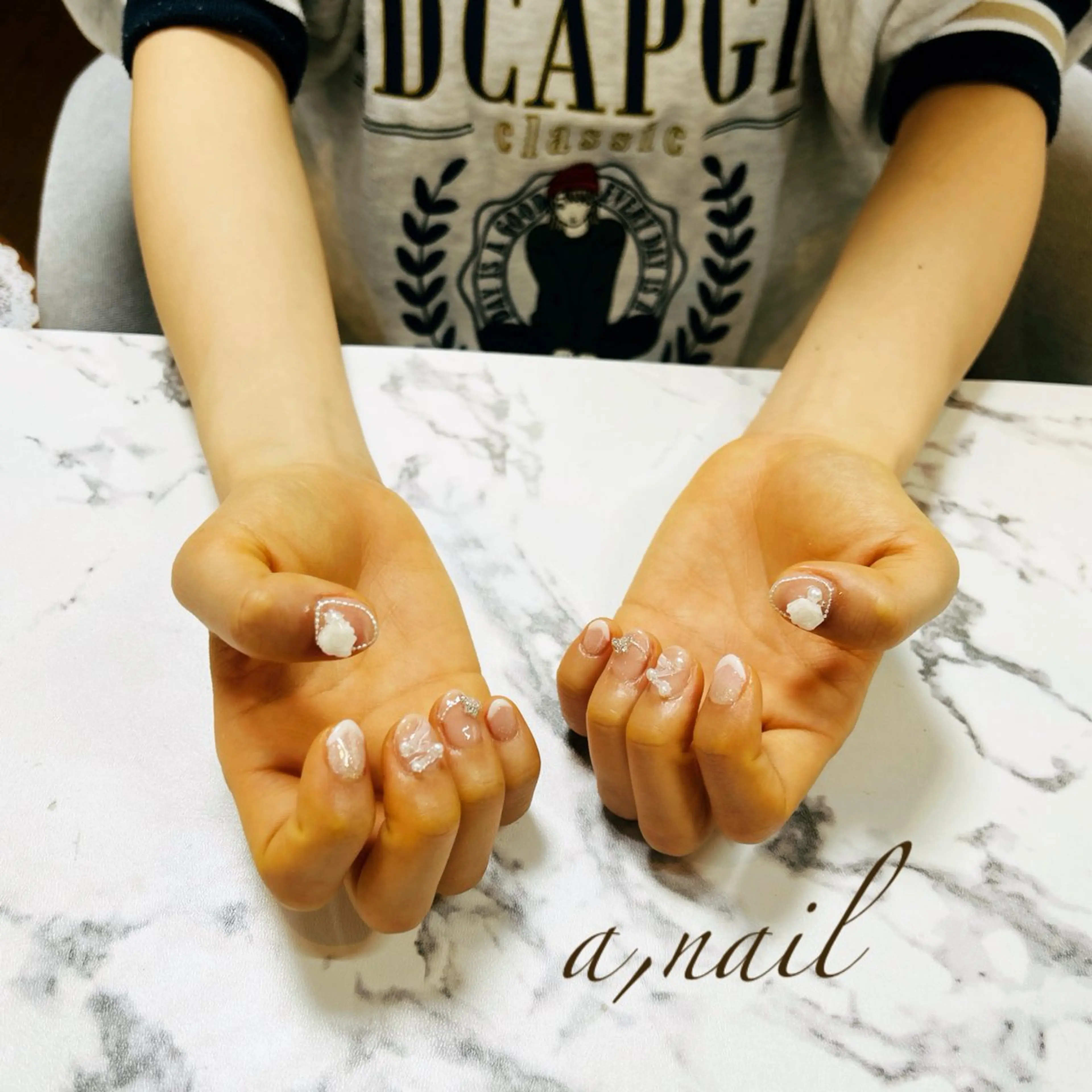 ネイル フレンチネイル キラキラネイル 韓国ネイル リボン ワンホンネイル ハンドネイル ネイルサロン エーネイルのネイルデザイン