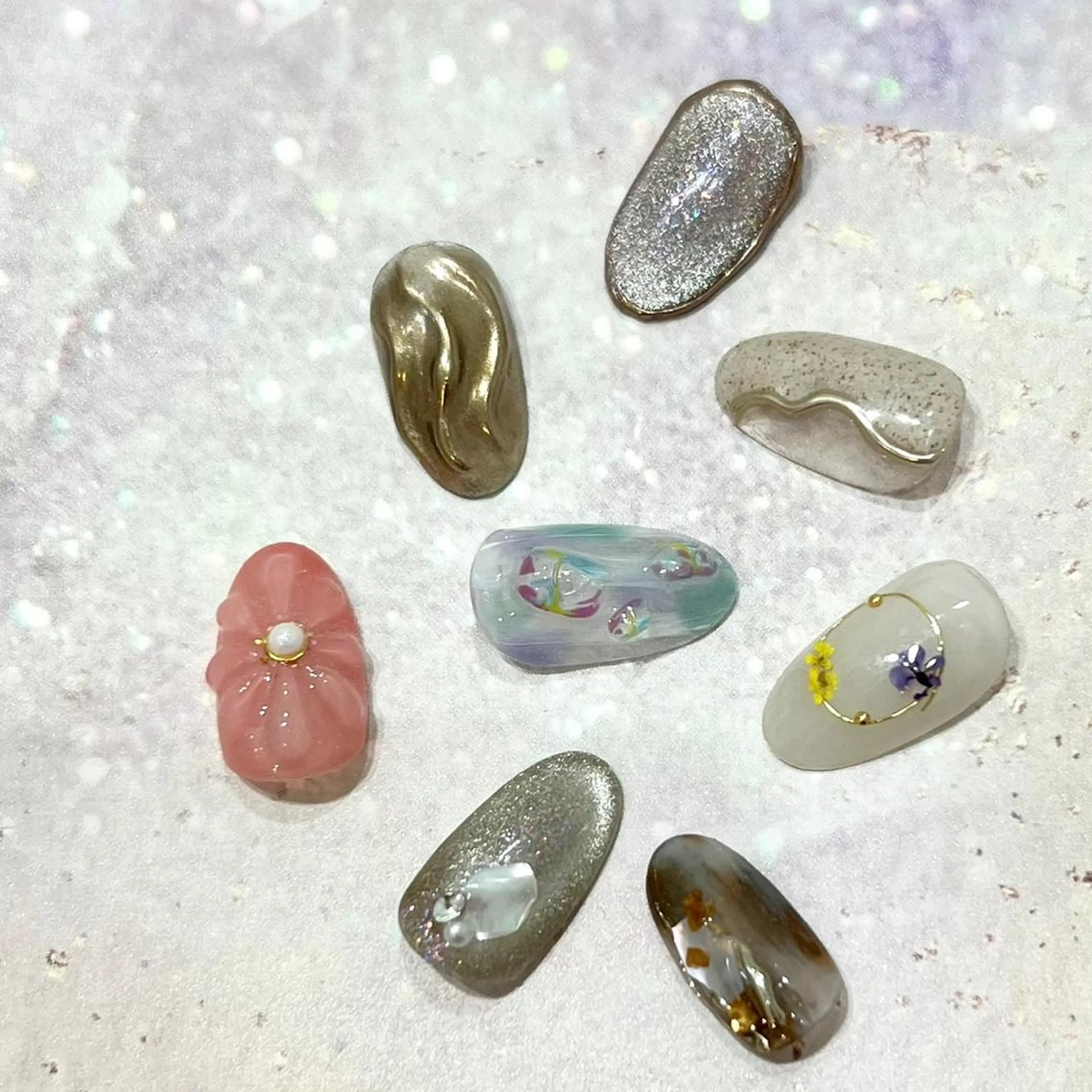 デザイン4本コース(オフ無し)サンプルより4本デザインを選べます！お好きなカラー、ミラーネイル、マグネットネイル可能💓の写真