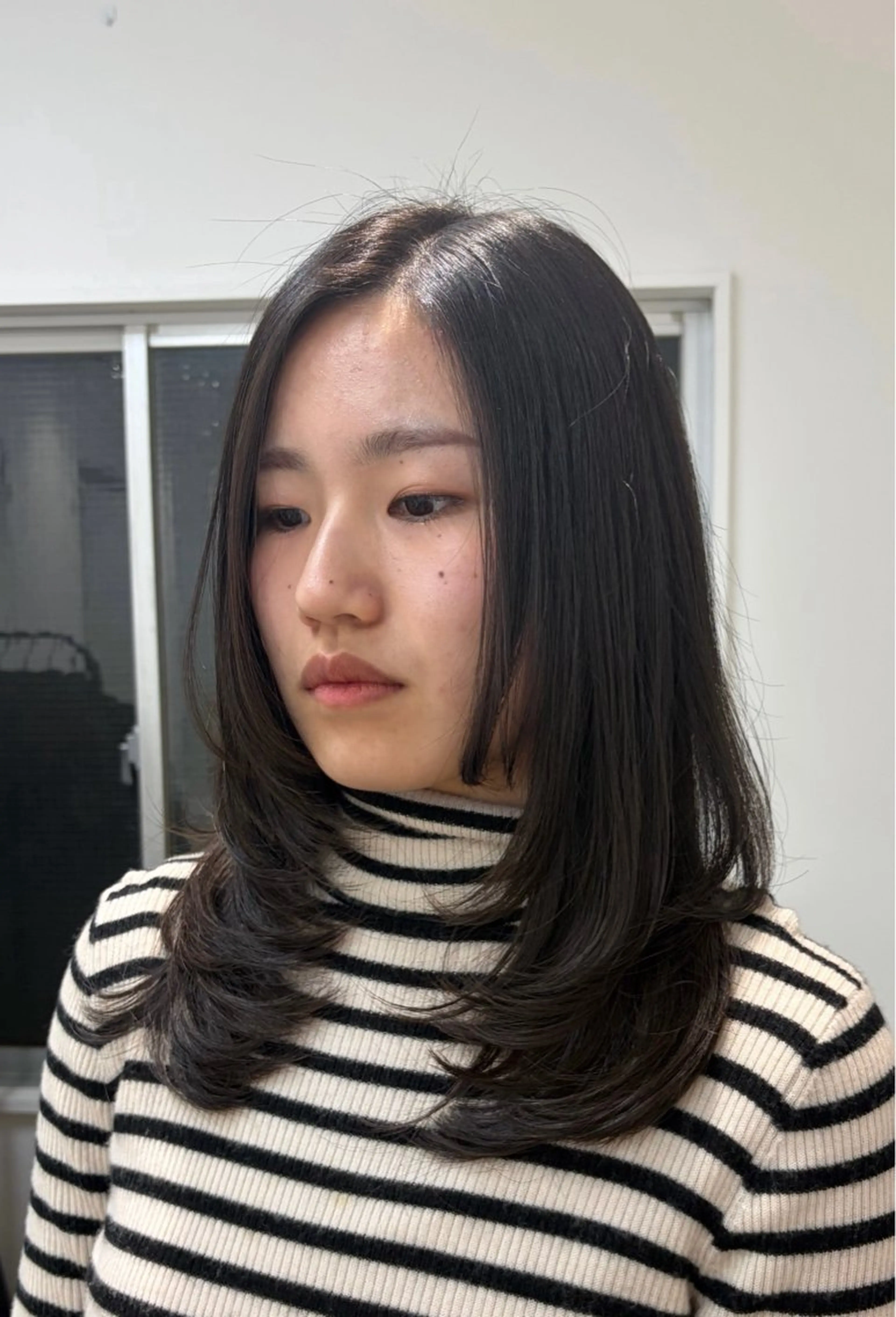 セミロング カット mihane fit hueのヘアスタイル