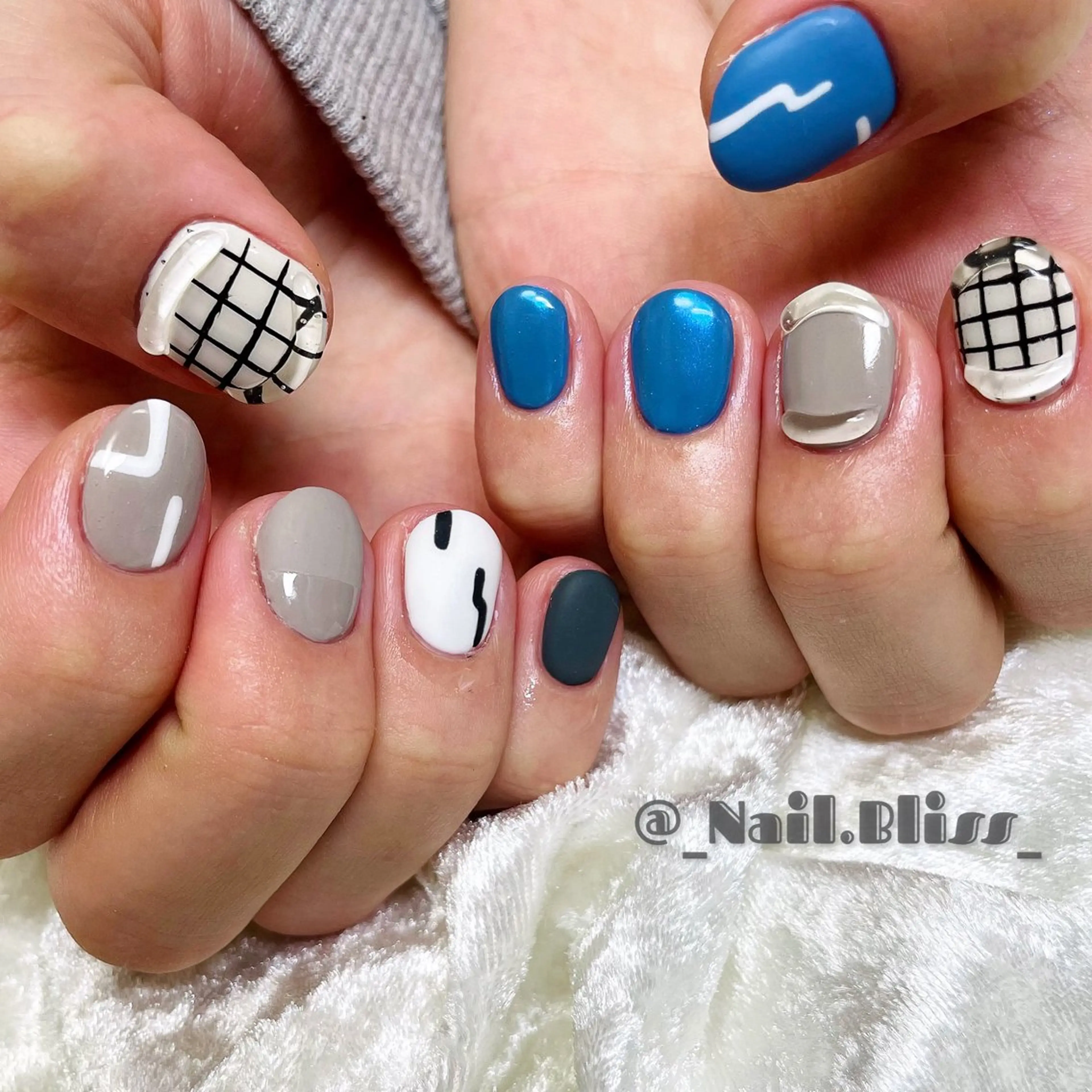 ネイル ブルー ホワイト ハンドネイル NAIL BLISSのネイルデザイン