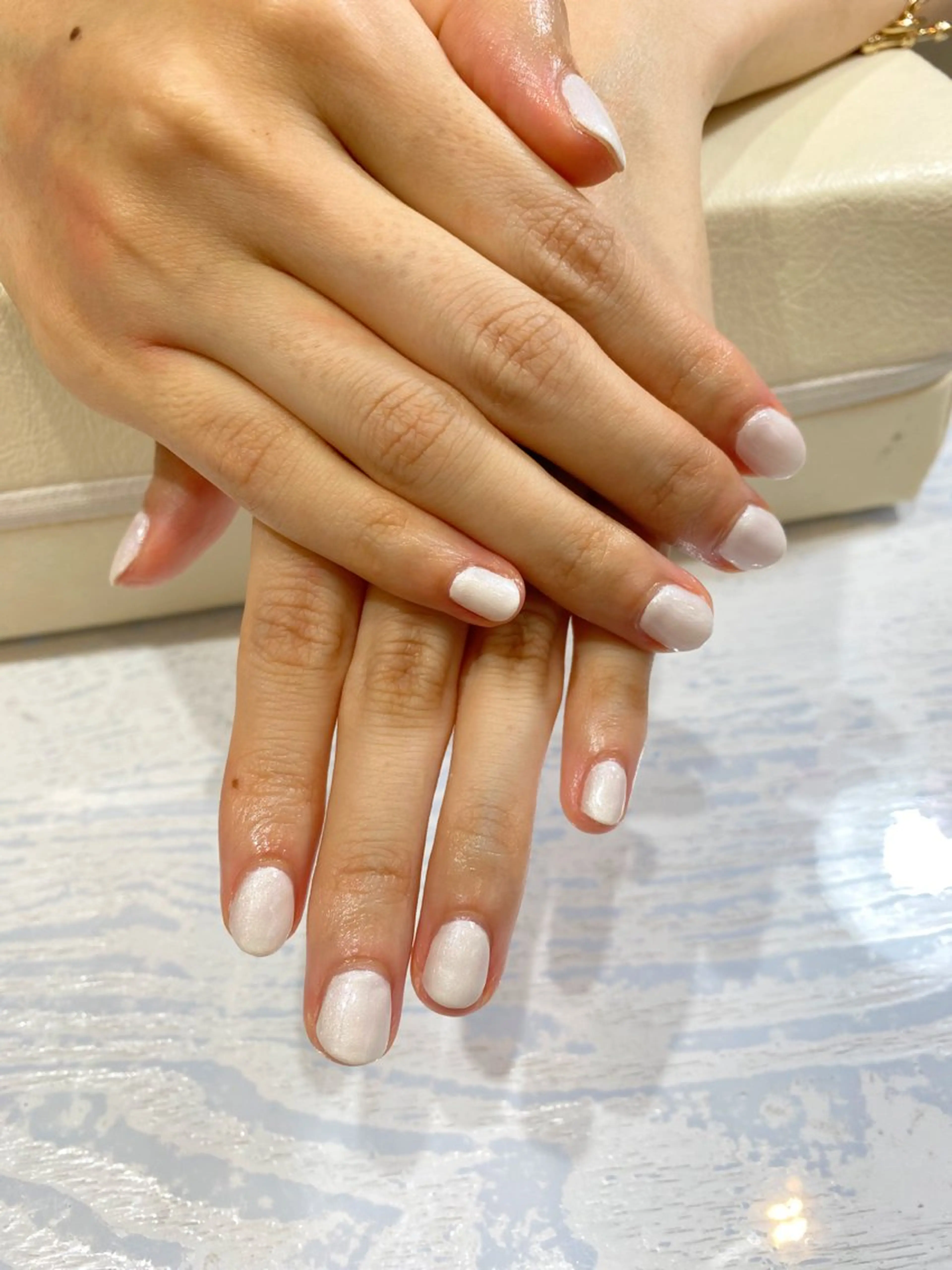 ネイル ワンカラーネイル ホワイト Nest 岩崎のネイルデザイン
