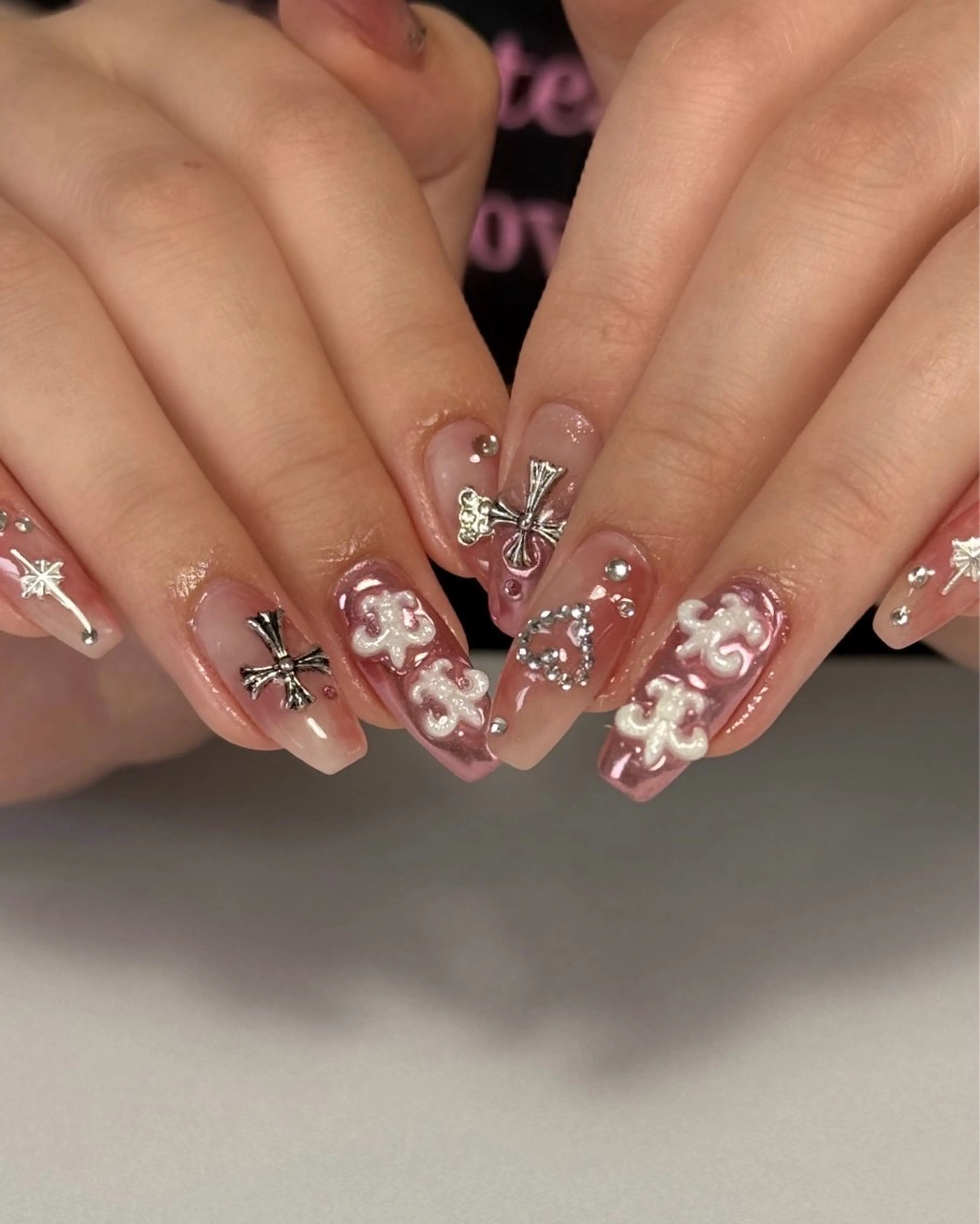 ネイル ハンドネイル フットネイル Lauum ラウームのネイルデザイン