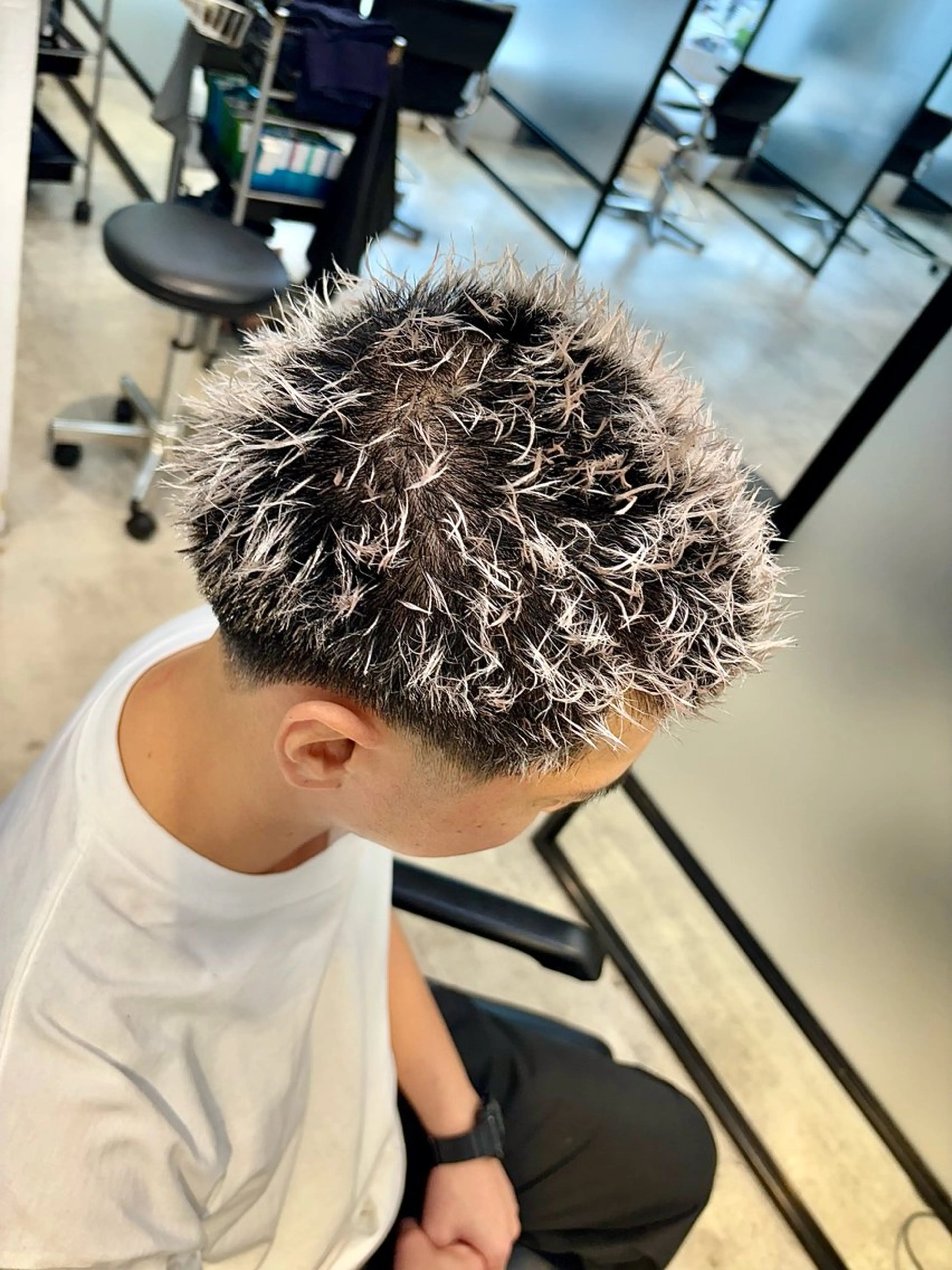 カラー パーマ メンズ カット ヘアカラー パーマ 及川シゲル 髪質改善講師のヘアスタイル