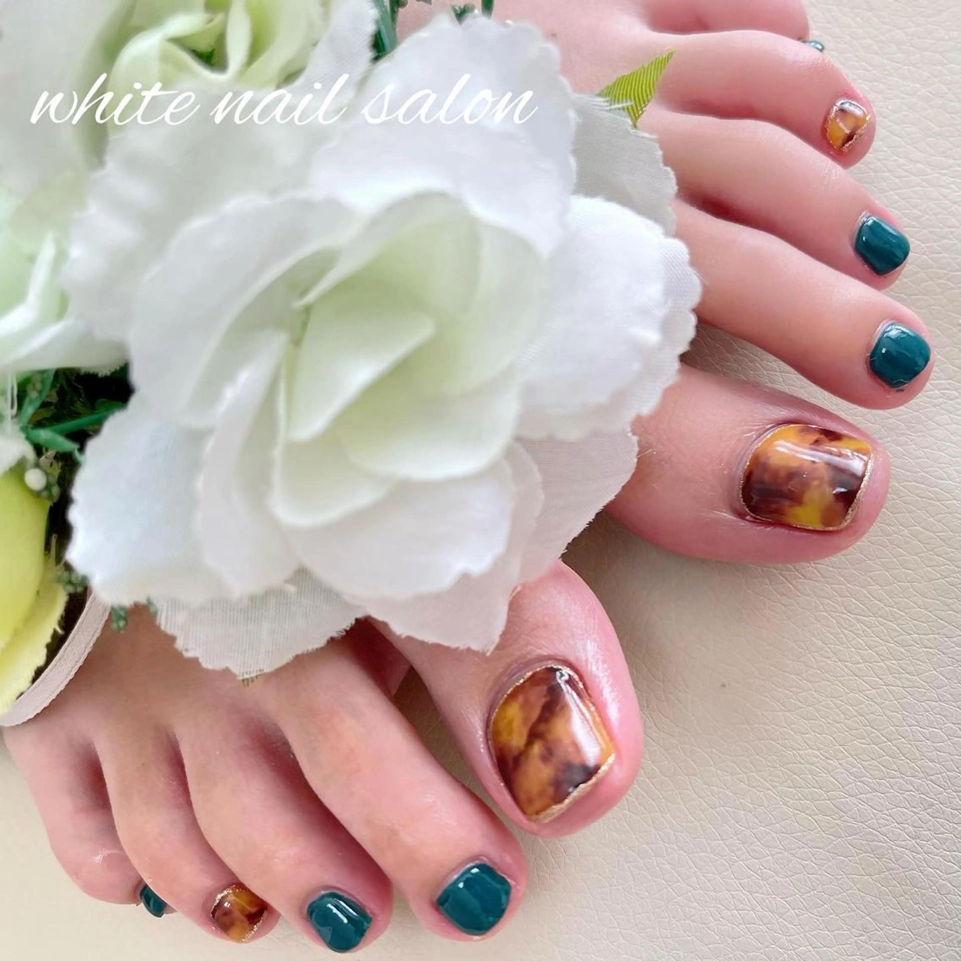 ネイル フットネイル ジェルネイル ハードジェル ラメ(グリッター) 持ち込み フットネイル white nail salonのネイルデザイン