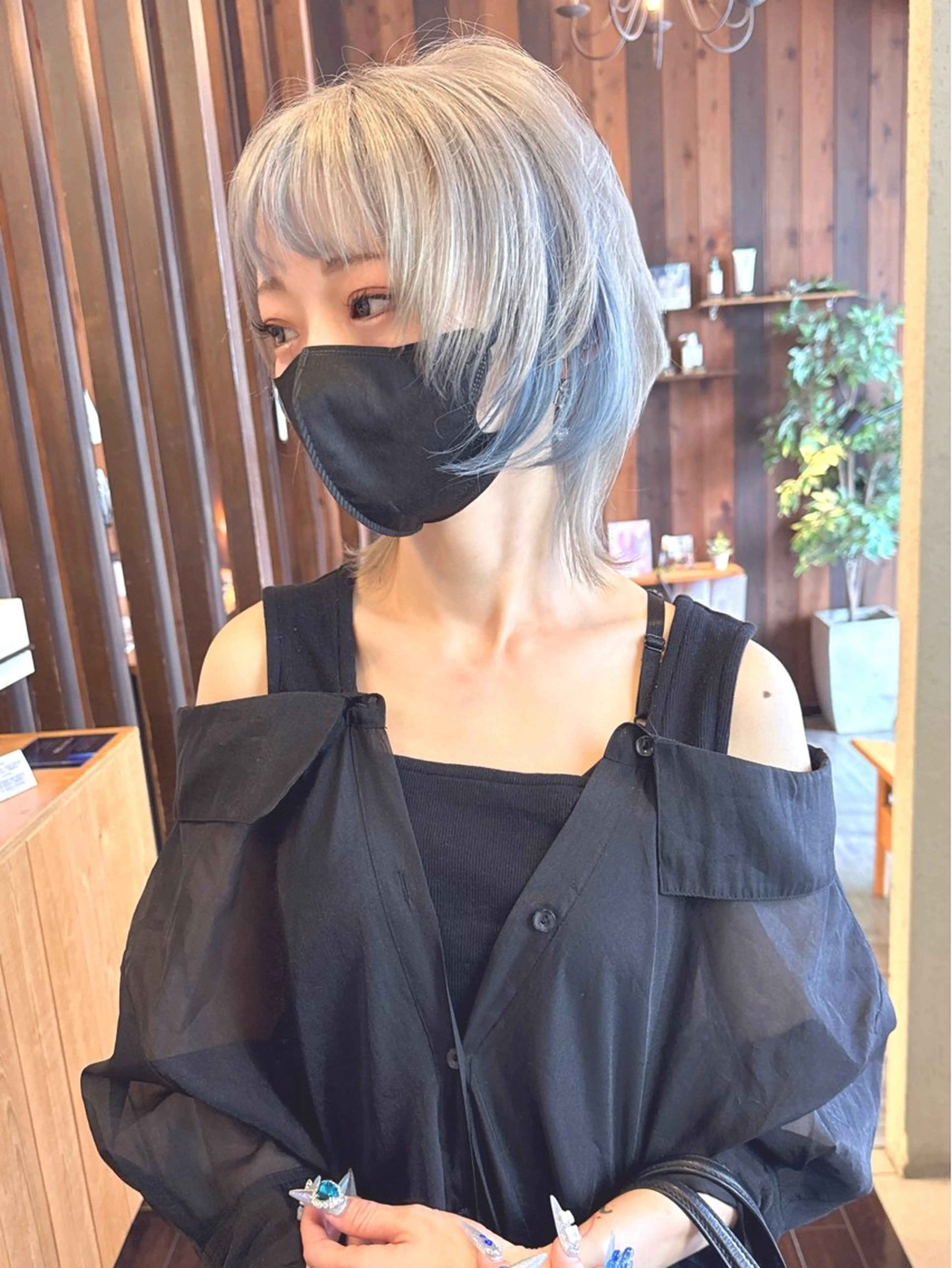 ミディアム ウルフカット ヘアカラー 具志 正太のヘアスタイル