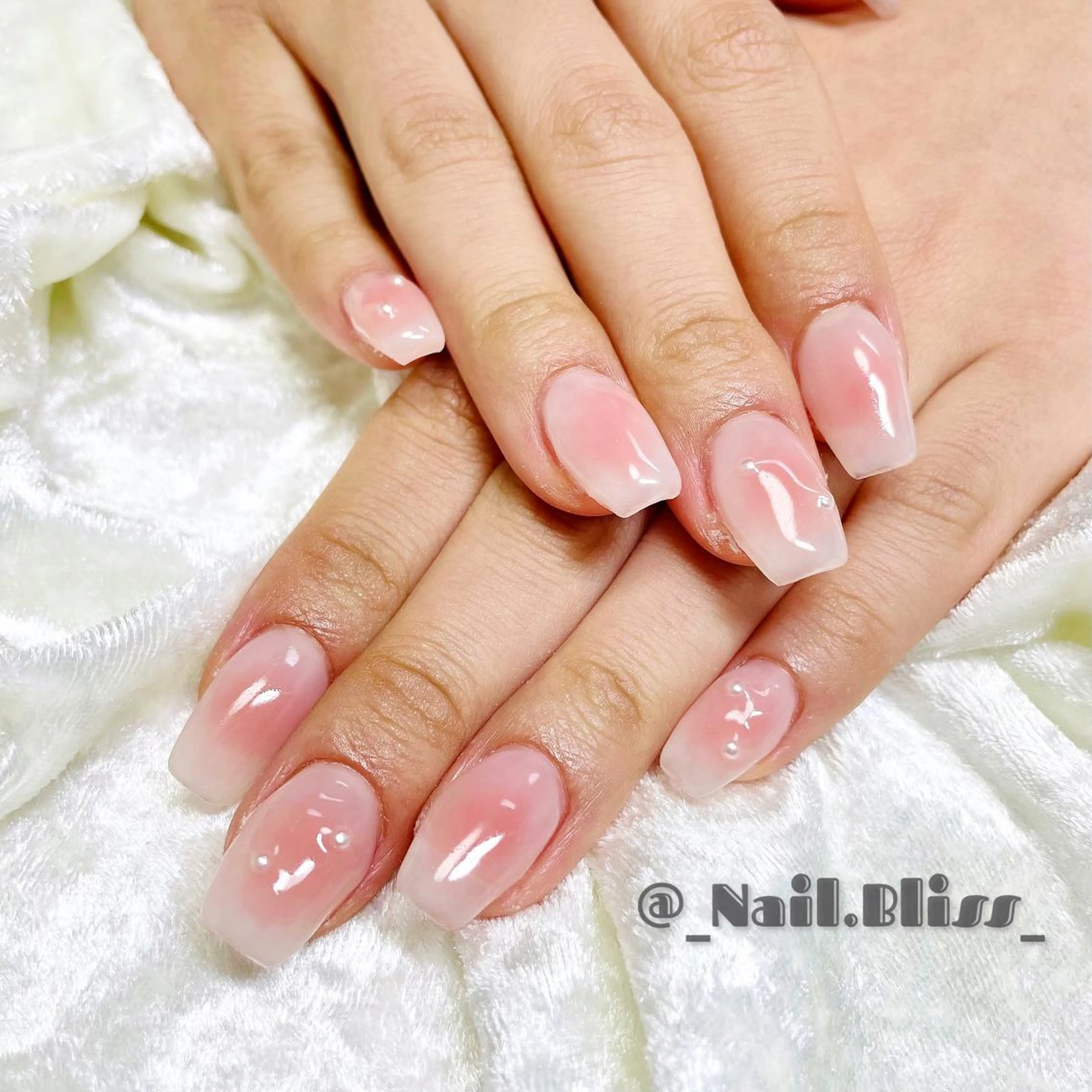 ネイル チークネイル ハンドネイル NAIL BLISSのネイルデザイン