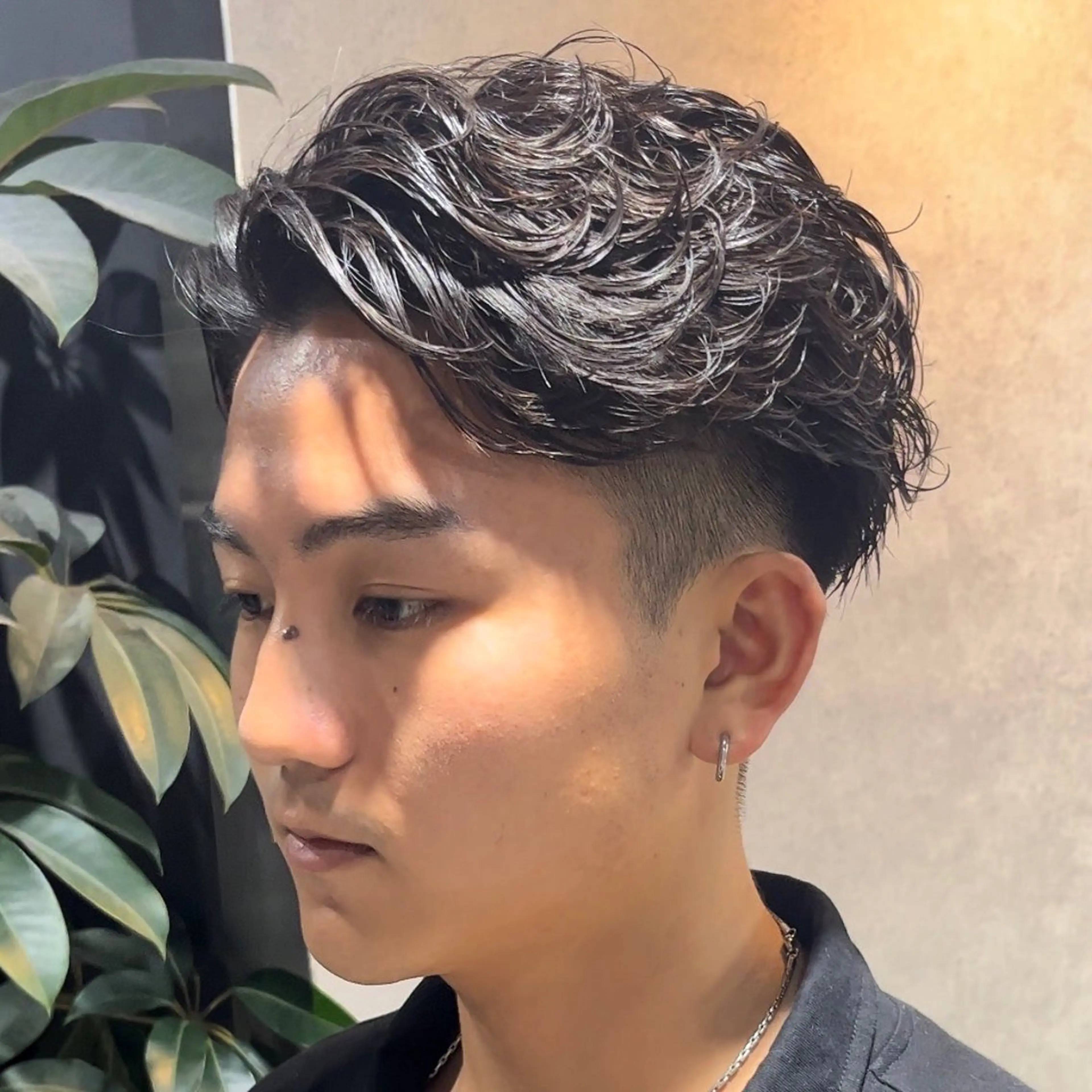 ショート カラー パーマ メンズ ニュアンスパーマ カット パーマ センターパート マスターかずまのヘアスタイル