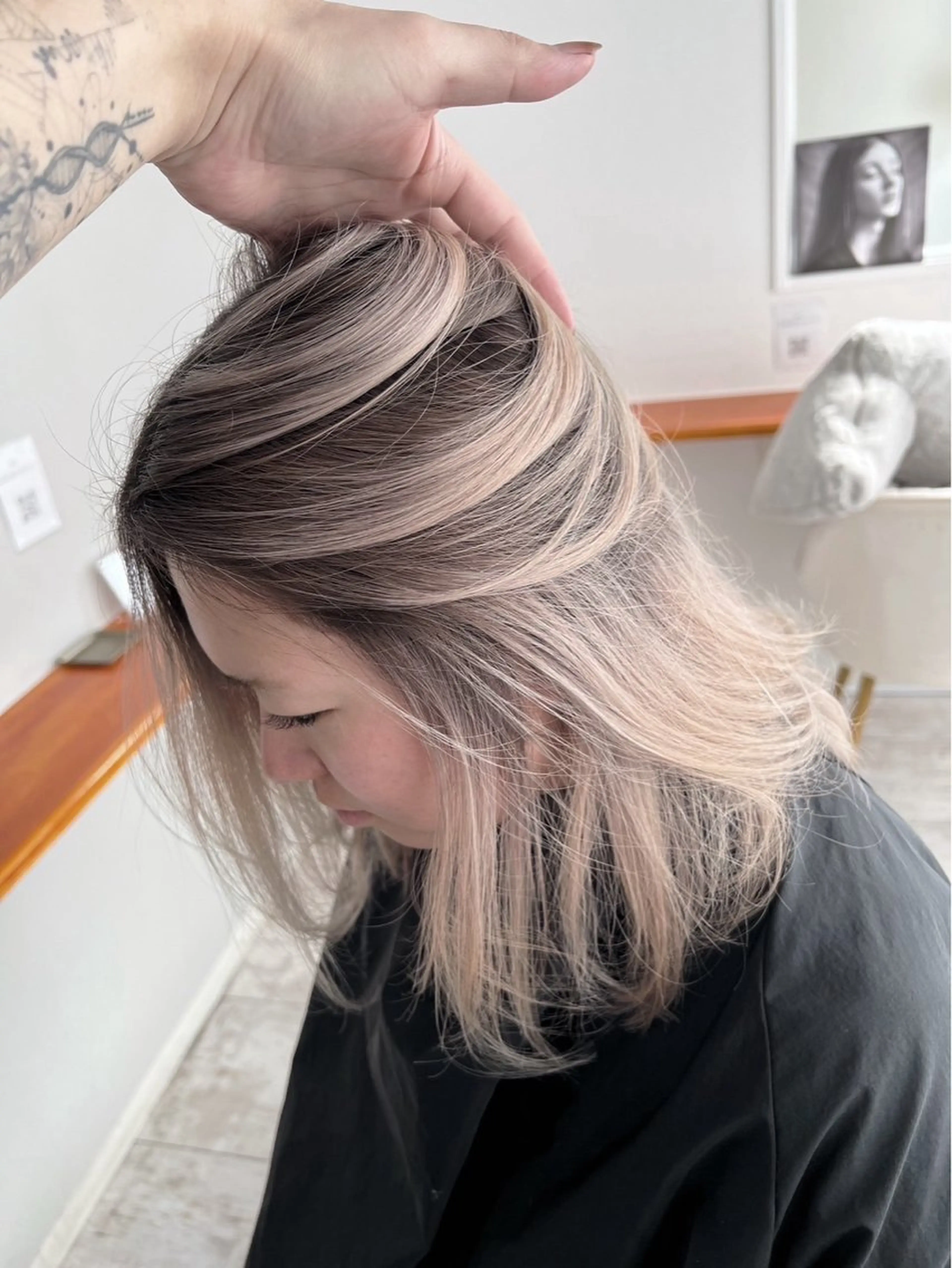 ミディアム カラー バレイヤージュ ベージュカラー ホワイトベージュ レイヤーカット ヘアカラー トリートメント ROBIN所属・指名数No.1 /NAOYAのヘアスタイル